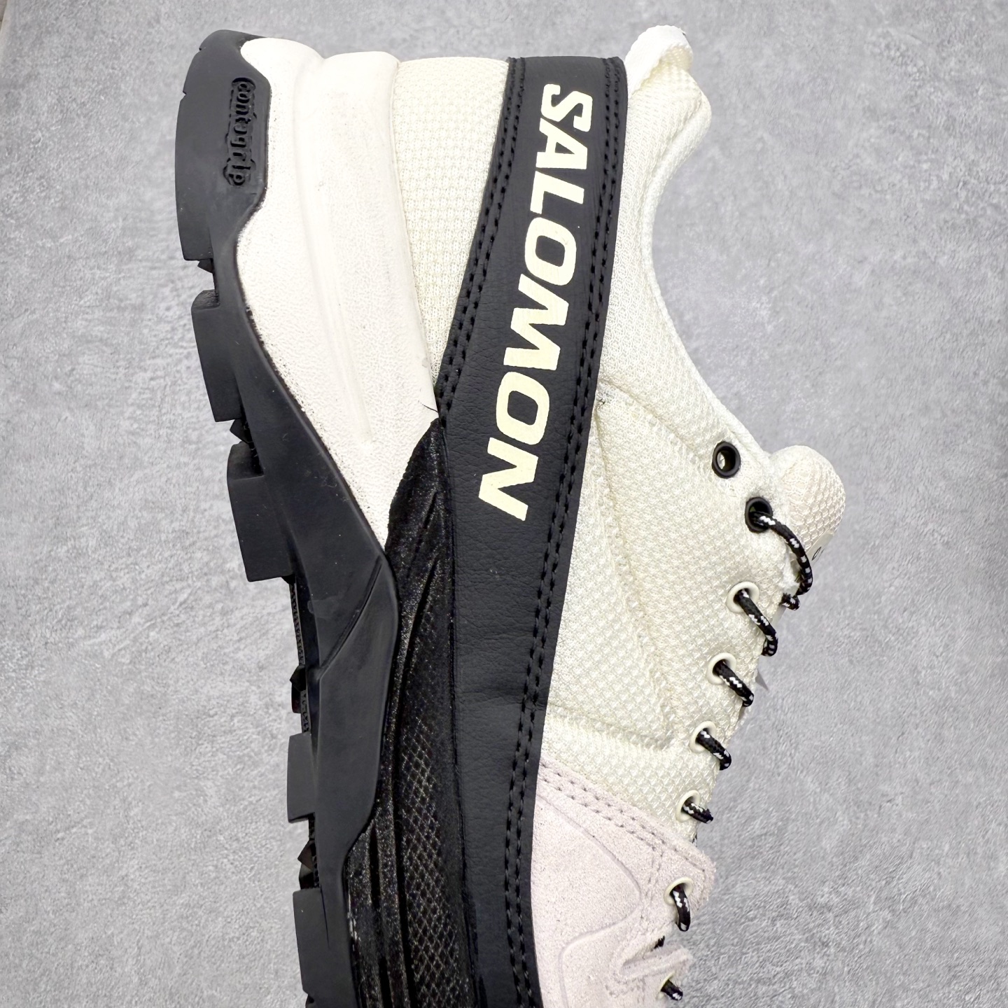 图片[6]-MM6 Maison Margiela x SALOMON X-ALP 萨洛蒙联名帆布织物舒适清凉低帮生活休闲鞋 男女同款 纯原外贸平台特供订单 耗时半年巨作 全套原纸板楦头开发 原厂特供网布配套加持 确保原汁原味 完美呈现版型 原档数据独家私模五层组合大底 原装Ortholite轻量化鞋垫 中底布带钢印编号 原厂TPU锁扣 进口港宝加持 后跟自然饱满 还原公司包裹性 尺码：36 36.5 37.5 38 38.5 39 40 40.5 41 42 42.5 43 44 44.5 45-选品中心