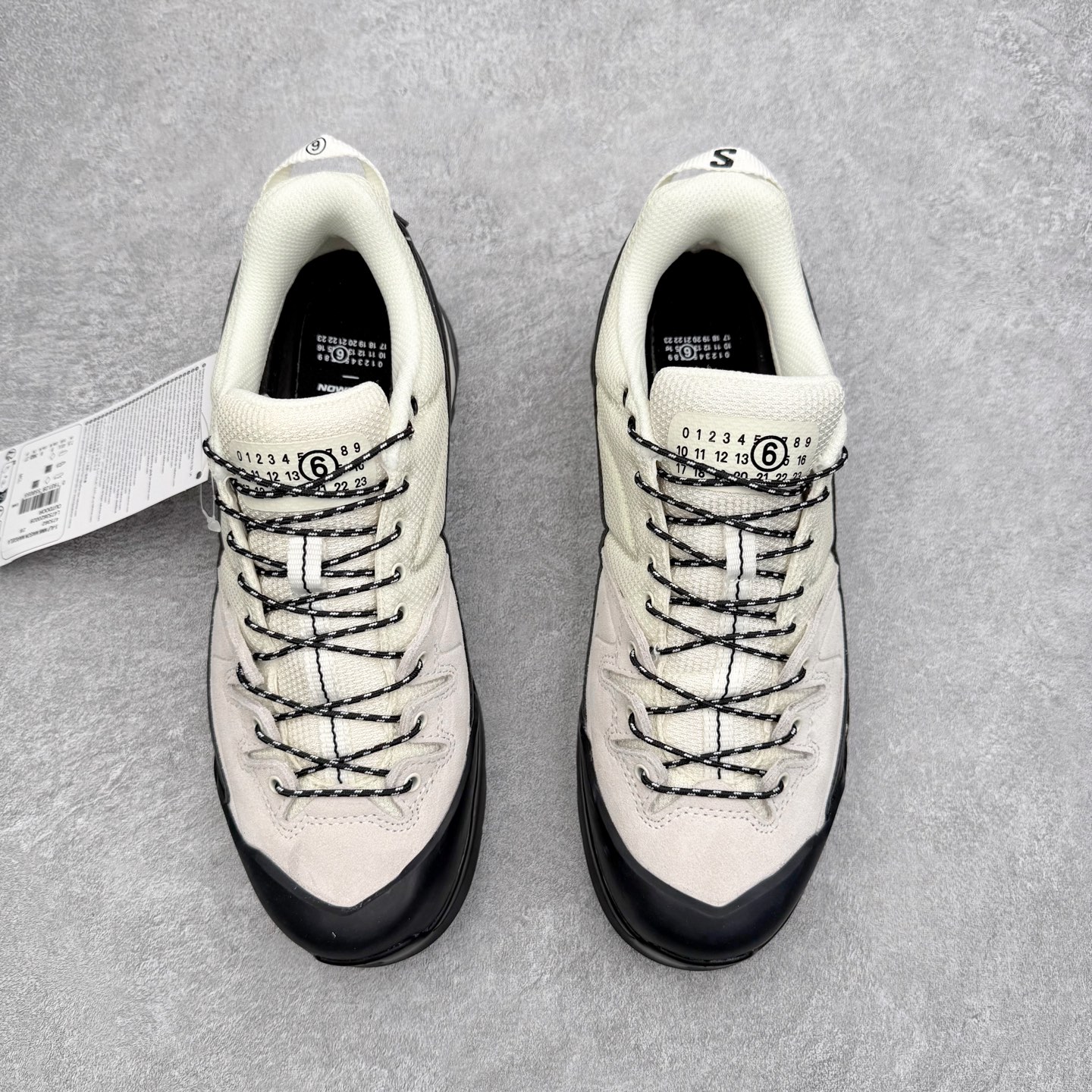 图片[2]-MM6 Maison Margiela x SALOMON X-ALP 萨洛蒙联名帆布织物舒适清凉低帮生活休闲鞋 男女同款 纯原外贸平台特供订单 耗时半年巨作 全套原纸板楦头开发 原厂特供网布配套加持 确保原汁原味 完美呈现版型 原档数据独家私模五层组合大底 原装Ortholite轻量化鞋垫 中底布带钢印编号 原厂TPU锁扣 进口港宝加持 后跟自然饱满 还原公司包裹性 尺码：36 36.5 37.5 38 38.5 39 40 40.5 41 42 42.5 43 44 44.5 45-选品中心