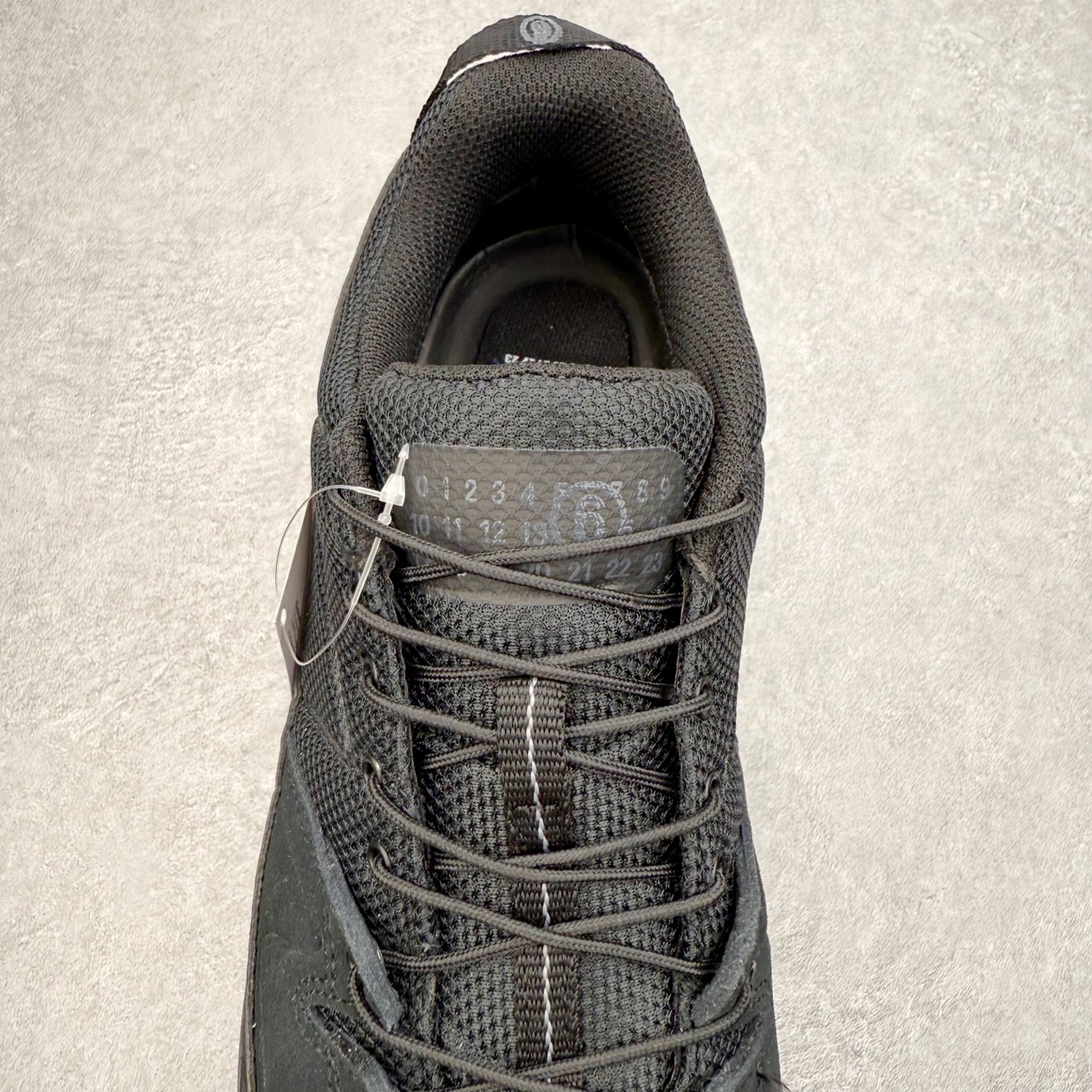 图片[5]-MM6 Maison Margiela x SALOMON X-ALP 萨洛蒙联名帆布织物舒适清凉低帮生活休闲鞋 男女同款 纯原外贸平台特供订单 耗时半年巨作 全套原纸板楦头开发 原厂特供网布配套加持 确保原汁原味 完美呈现版型 原档数据独家私模五层组合大底 原装Ortholite轻量化鞋垫 中底布带钢印编号 原厂TPU锁扣 进口港宝加持 后跟自然饱满 还原公司包裹性 尺码：36 36.5 37.5 38 38.5 39 40 40.5 41 42 42.5 43 44 44.5 45-选品中心