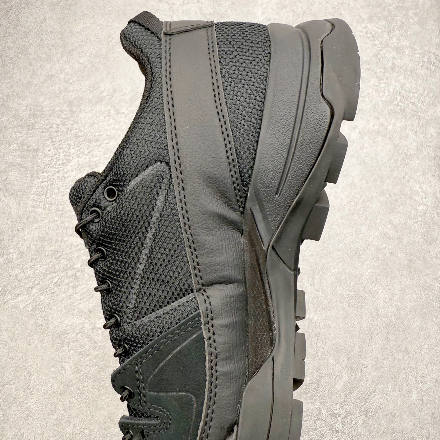 图片[7]-MM6 Maison Margiela x SALOMON X-ALP 萨洛蒙联名帆布织物舒适清凉低帮生活休闲鞋 男女同款 纯原外贸平台特供订单 耗时半年巨作 全套原纸板楦头开发 原厂特供网布配套加持 确保原汁原味 完美呈现版型 原档数据独家私模五层组合大底 原装Ortholite轻量化鞋垫 中底布带钢印编号 原厂TPU锁扣 进口港宝加持 后跟自然饱满 还原公司包裹性 尺码：36 36.5 37.5 38 38.5 39 40 40.5 41 42 42.5 43 44 44.5 45-选品中心