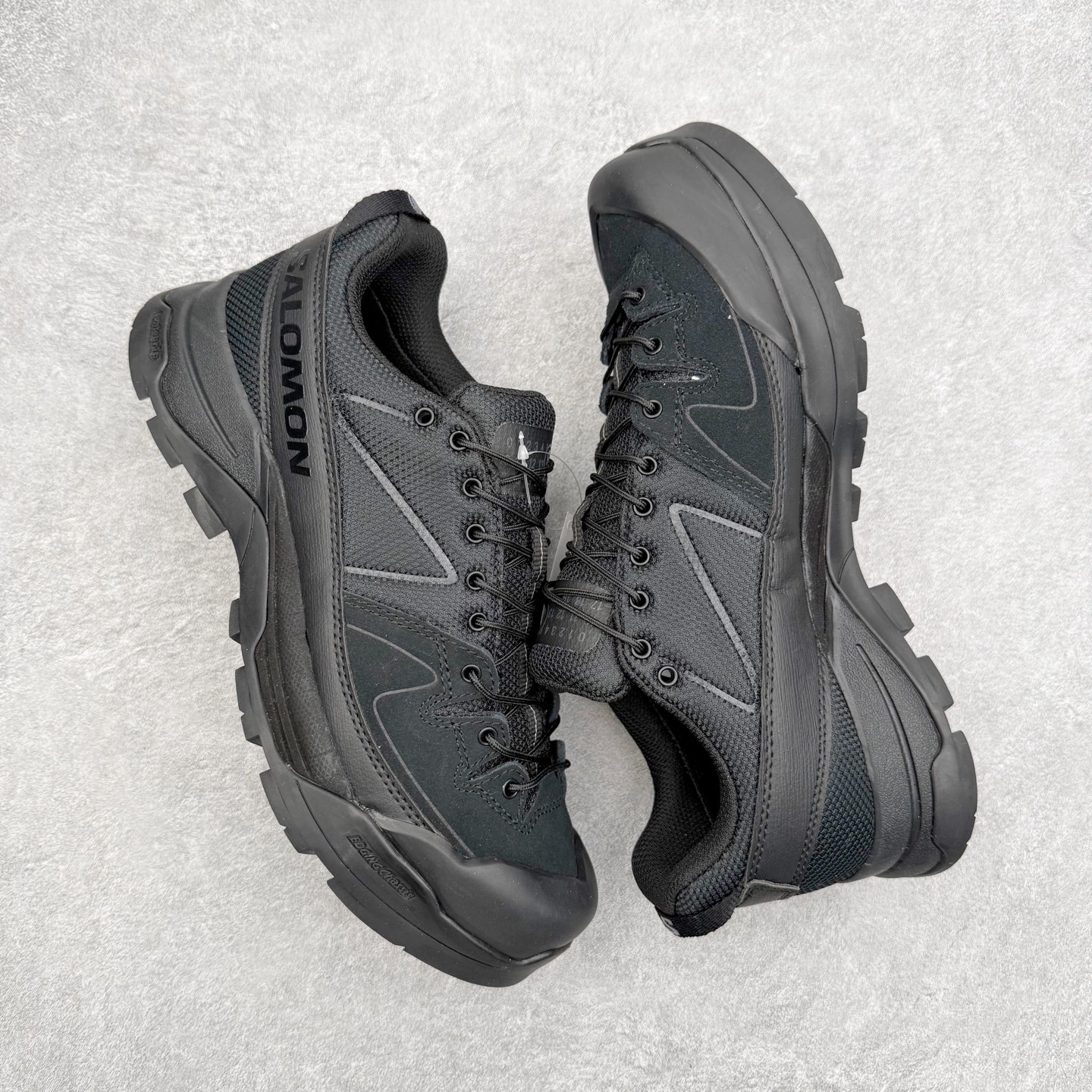 图片[3]-MM6 Maison Margiela x SALOMON X-ALP 萨洛蒙联名帆布织物舒适清凉低帮生活休闲鞋 男女同款 纯原外贸平台特供订单 耗时半年巨作 全套原纸板楦头开发 原厂特供网布配套加持 确保原汁原味 完美呈现版型 原档数据独家私模五层组合大底 原装Ortholite轻量化鞋垫 中底布带钢印编号 原厂TPU锁扣 进口港宝加持 后跟自然饱满 还原公司包裹性 尺码：36 36.5 37.5 38 38.5 39 40 40.5 41 42 42.5 43 44 44.5 45-选品中心