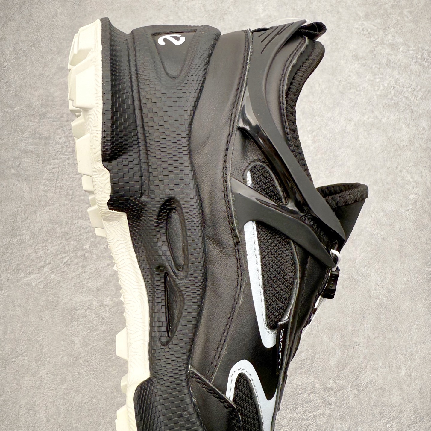 图片[6]-ECCO爱步健身男鞋 2023秋新款BIOM缓震舒适慢跑鞋 健步2.0 系列黄景瑜同款 城市运动鞋 GORE-TEX防水技术结合了优化的透气性和潮湿性天气防护的功能 直接注塑工艺连接鞋面与鞋底 一体成型，合脚耐穿 BIOM自然律动科技，令双足自然平行落地 长效缓震，带来裸足运动体验 橡胶大底，抓地力强，具有良好的防滑耐磨性 缓震透气 适跑畅练 尺码：39 40 41 42 43 44（正常码）-选品中心