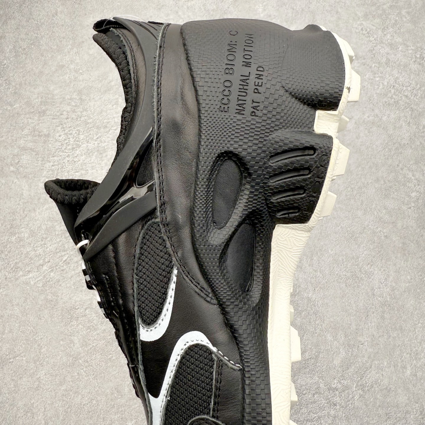 图片[7]-ECCO爱步健身男鞋 2023秋新款BIOM缓震舒适慢跑鞋 健步2.0 系列黄景瑜同款 城市运动鞋 GORE-TEX防水技术结合了优化的透气性和潮湿性天气防护的功能 直接注塑工艺连接鞋面与鞋底 一体成型，合脚耐穿 BIOM自然律动科技，令双足自然平行落地 长效缓震，带来裸足运动体验 橡胶大底，抓地力强，具有良好的防滑耐磨性 缓震透气 适跑畅练 尺码：39 40 41 42 43 44（正常码）-选品中心