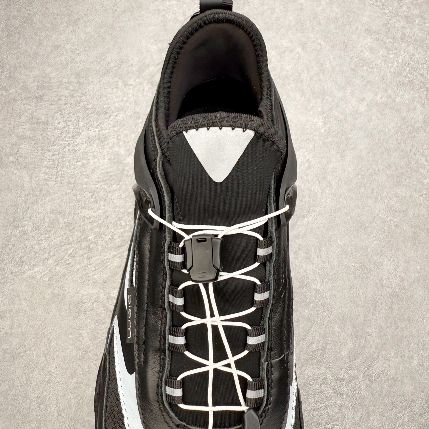 图片[5]-ECCO爱步健身男鞋 2023秋新款BIOM缓震舒适慢跑鞋 健步2.0 系列黄景瑜同款 城市运动鞋 GORE-TEX防水技术结合了优化的透气性和潮湿性天气防护的功能 直接注塑工艺连接鞋面与鞋底 一体成型，合脚耐穿 BIOM自然律动科技，令双足自然平行落地 长效缓震，带来裸足运动体验 橡胶大底，抓地力强，具有良好的防滑耐磨性 缓震透气 适跑畅练 尺码：39 40 41 42 43 44（正常码）-选品中心