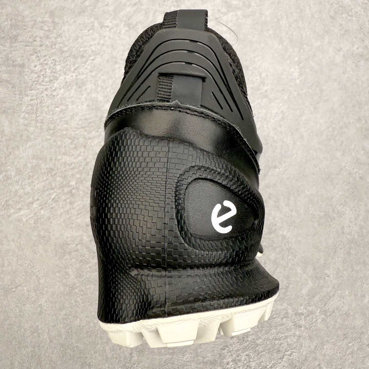 图片[8]-ECCO爱步健身男鞋 2023秋新款BIOM缓震舒适慢跑鞋 健步2.0 系列黄景瑜同款 城市运动鞋 GORE-TEX防水技术结合了优化的透气性和潮湿性天气防护的功能 直接注塑工艺连接鞋面与鞋底 一体成型，合脚耐穿 BIOM自然律动科技，令双足自然平行落地 长效缓震，带来裸足运动体验 橡胶大底，抓地力强，具有良好的防滑耐磨性 缓震透气 适跑畅练 尺码：39 40 41 42 43 44（正常码）-选品中心