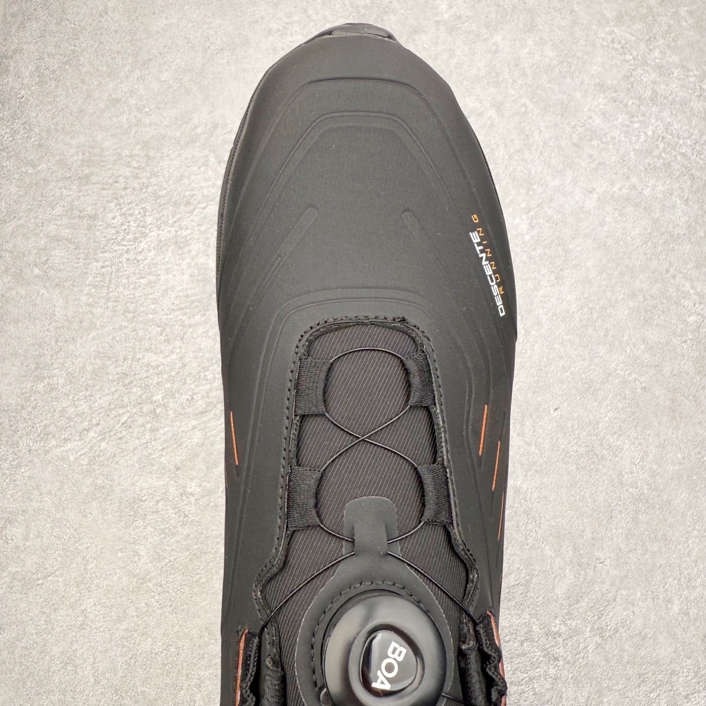 图片[4]-＃HP DESCENTE RUNNING DFLUID 迪桑特流体鞋缓震BOA防水回弹支撑跑步鞋 DESCENTE（迪桑特）创立于1935年，品牌名取自法语词汇，意为“滑降”。品牌箭头标识代表滑雪的三种技术“高速直线滑行”、“穿越”和“侧滑”，也寓意品牌在打造高端专业运动产品中不断追求完美的创新精神，致力于成为中国高端专业滑雪、综训、女子、铁人三项、高尔夫的第一品牌。尺码：39 40 41 42 43 44 45-选品中心