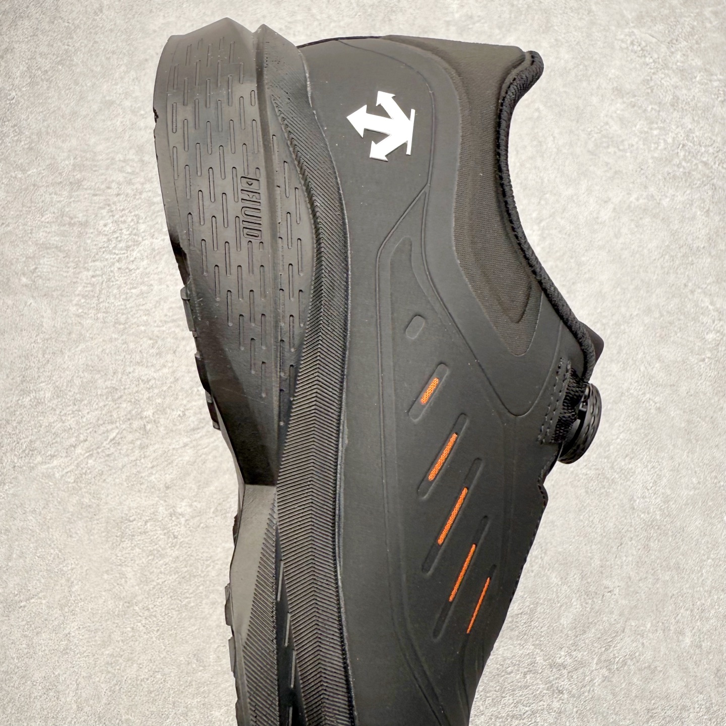 图片[6]-＃HP DESCENTE RUNNING DFLUID 迪桑特流体鞋缓震BOA防水回弹支撑跑步鞋 DESCENTE（迪桑特）创立于1935年，品牌名取自法语词汇，意为“滑降”。品牌箭头标识代表滑雪的三种技术“高速直线滑行”、“穿越”和“侧滑”，也寓意品牌在打造高端专业运动产品中不断追求完美的创新精神，致力于成为中国高端专业滑雪、综训、女子、铁人三项、高尔夫的第一品牌。尺码：39 40 41 42 43 44 45-选品中心