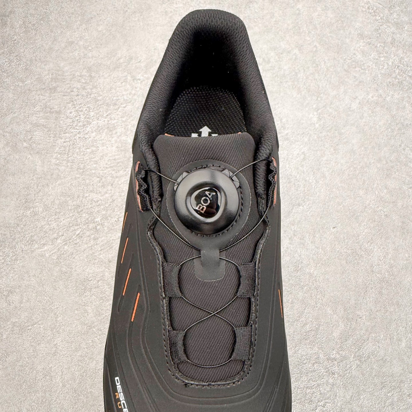 图片[5]-＃HP DESCENTE RUNNING DFLUID 迪桑特流体鞋缓震BOA防水回弹支撑跑步鞋 DESCENTE（迪桑特）创立于1935年，品牌名取自法语词汇，意为“滑降”。品牌箭头标识代表滑雪的三种技术“高速直线滑行”、“穿越”和“侧滑”，也寓意品牌在打造高端专业运动产品中不断追求完美的创新精神，致力于成为中国高端专业滑雪、综训、女子、铁人三项、高尔夫的第一品牌。尺码：39 40 41 42 43 44 45-选品中心