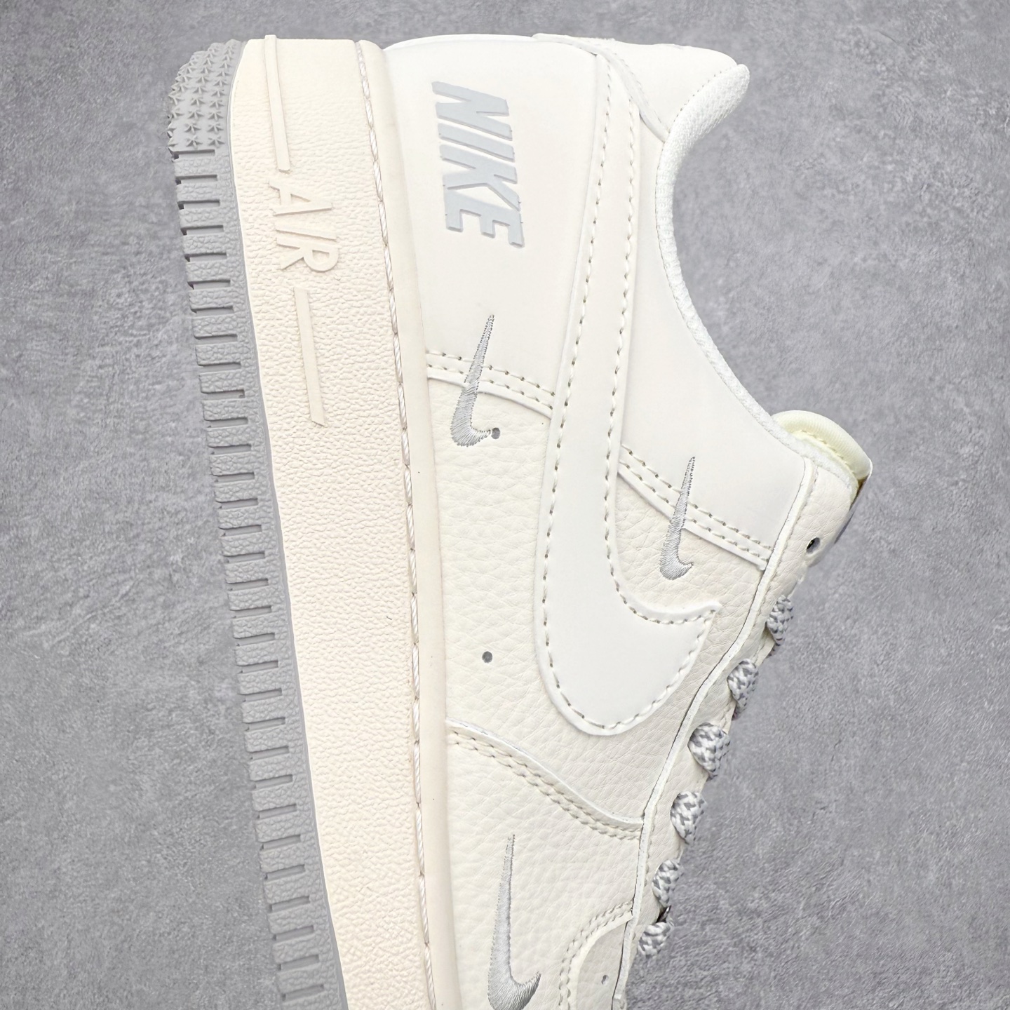 图片[6]-NK Air Force 1´07 Low 空军一号低帮百搭休闲运动板鞋 HH7518-052 柔软、弹性十足的缓震性能和出色的中底设计 横跨复古与现代的外型结合 造就出风靡全球 三十多年的Force 1 直到今天还深受青睐 实拍调校N版已经零色差零失真 百分百还原实物色彩所见即所得 不存在货不对板色差等低级问题 选购参考实物拍摄 不混卖不参货 只用心做好货严格选品 承诺混一赔十 尺码：36 36.5 37.5 38 38.5 39 40 40.5 41 42 42.5 43 44 44.5 45-选品中心