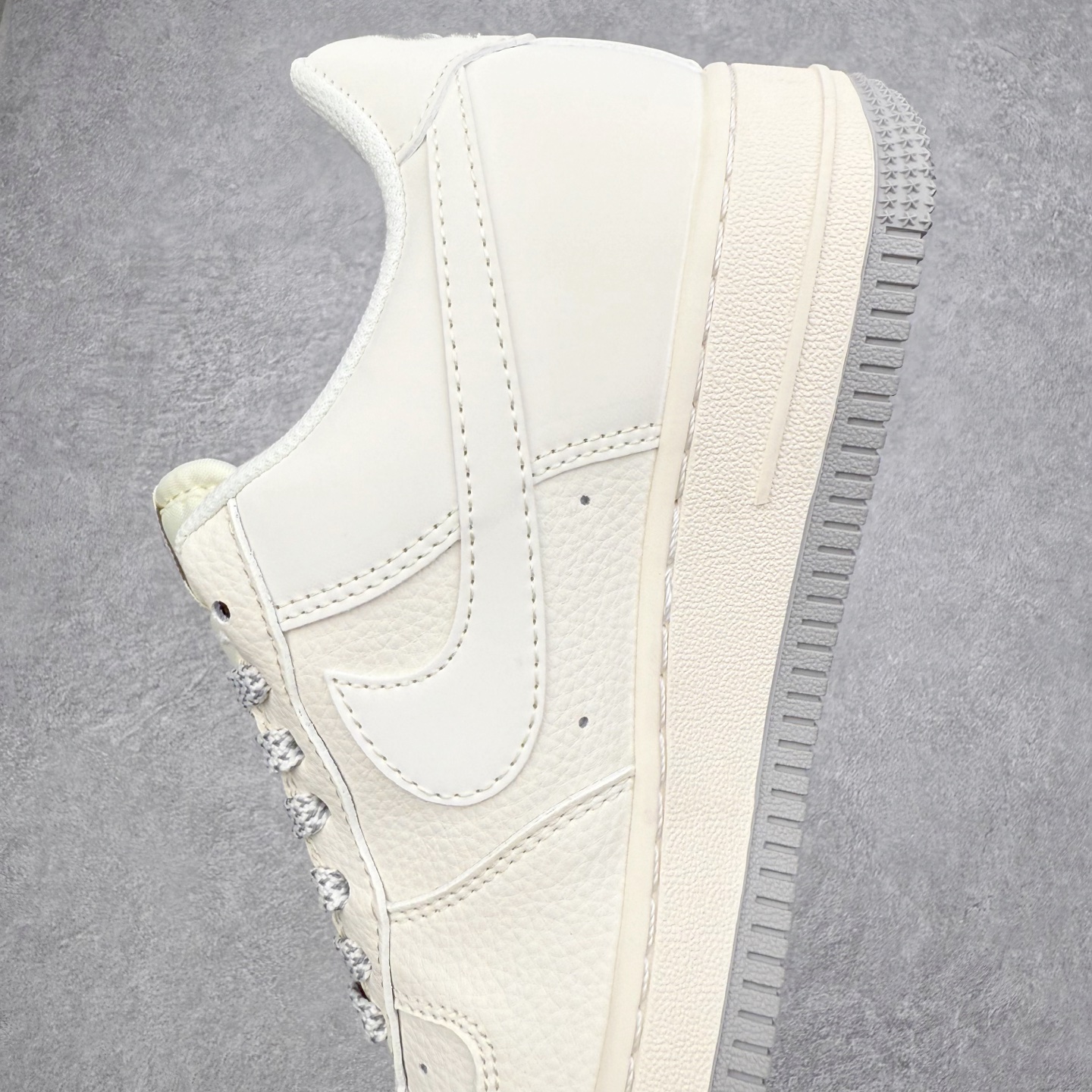 图片[7]-NK Air Force 1´07 Low 空军一号低帮百搭休闲运动板鞋 HH7518-052 柔软、弹性十足的缓震性能和出色的中底设计 横跨复古与现代的外型结合 造就出风靡全球 三十多年的Force 1 直到今天还深受青睐 实拍调校N版已经零色差零失真 百分百还原实物色彩所见即所得 不存在货不对板色差等低级问题 选购参考实物拍摄 不混卖不参货 只用心做好货严格选品 承诺混一赔十 尺码：36 36.5 37.5 38 38.5 39 40 40.5 41 42 42.5 43 44 44.5 45-选品中心