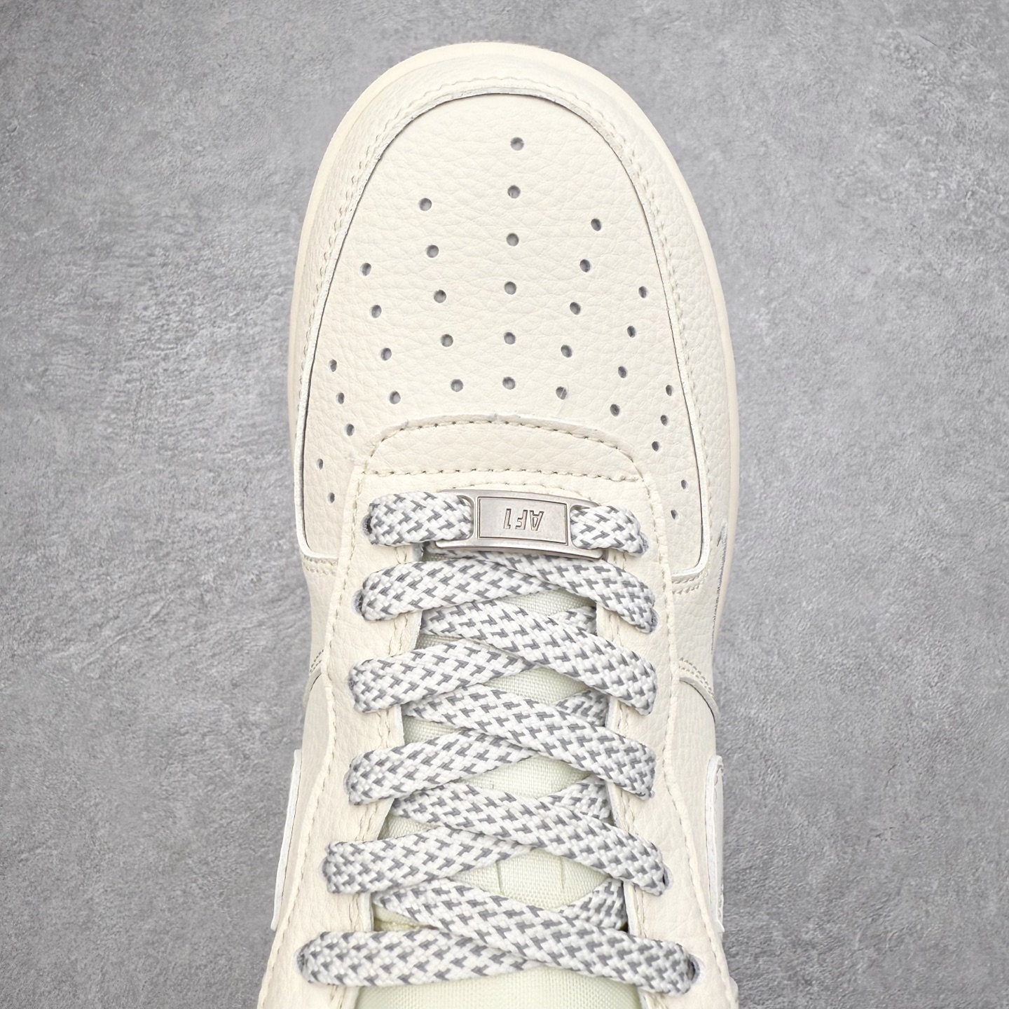 图片[4]-NK Air Force 1´07 Low 空军一号低帮百搭休闲运动板鞋 HH7518-052 柔软、弹性十足的缓震性能和出色的中底设计 横跨复古与现代的外型结合 造就出风靡全球 三十多年的Force 1 直到今天还深受青睐 实拍调校N版已经零色差零失真 百分百还原实物色彩所见即所得 不存在货不对板色差等低级问题 选购参考实物拍摄 不混卖不参货 只用心做好货严格选品 承诺混一赔十 尺码：36 36.5 37.5 38 38.5 39 40 40.5 41 42 42.5 43 44 44.5 45-选品中心