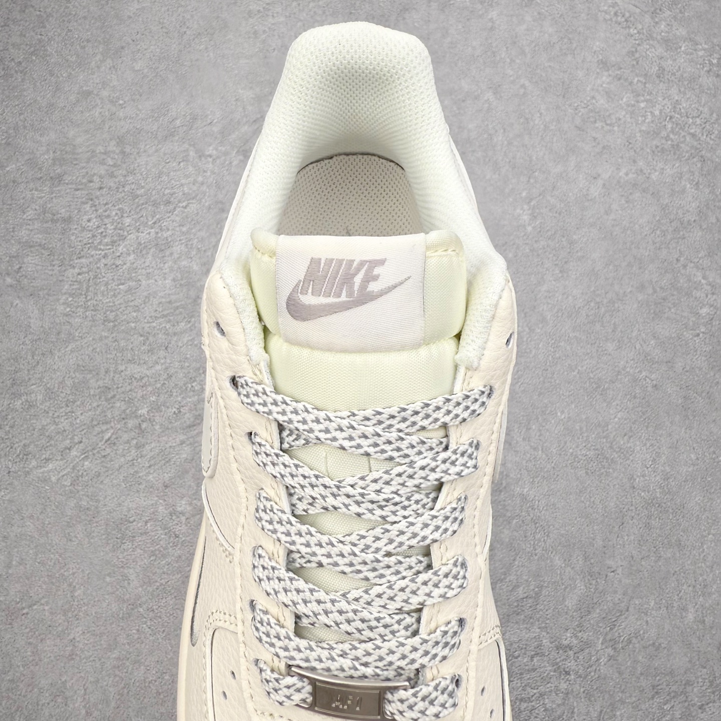 图片[5]-NK Air Force 1´07 Low 空军一号低帮百搭休闲运动板鞋 HH7518-052 柔软、弹性十足的缓震性能和出色的中底设计 横跨复古与现代的外型结合 造就出风靡全球 三十多年的Force 1 直到今天还深受青睐 实拍调校N版已经零色差零失真 百分百还原实物色彩所见即所得 不存在货不对板色差等低级问题 选购参考实物拍摄 不混卖不参货 只用心做好货严格选品 承诺混一赔十 尺码：36 36.5 37.5 38 38.5 39 40 40.5 41 42 42.5 43 44 44.5 45-选品中心