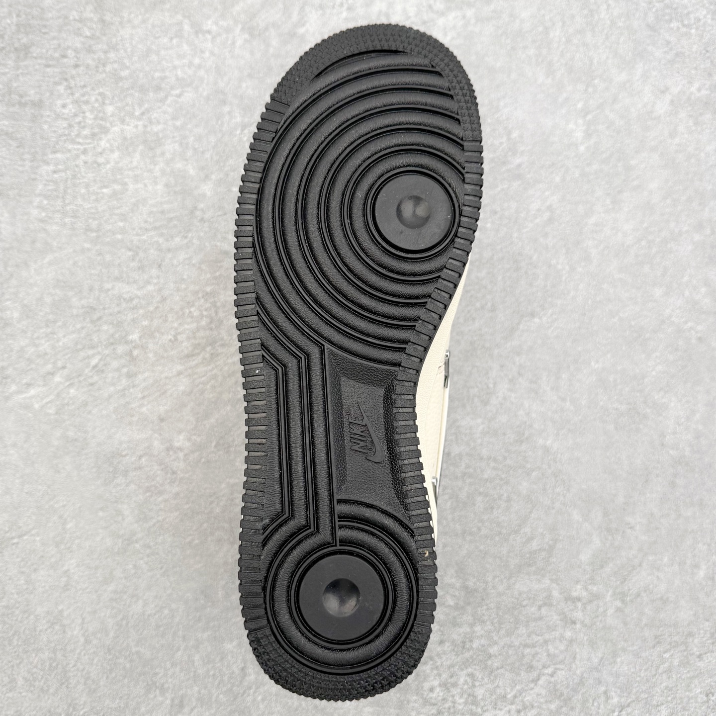 图片[9]-NK Air Force 1´07 Low 空军一号低帮百搭休闲运动板鞋 DD1928-309 柔软、弹性十足的缓震性能和出色的中底设计 横跨复古与现代的外型结合 造就出风靡全球 三十多年的Force 1 直到今天还深受青睐 实拍调校N版已经零色差零失真 百分百还原实物色彩所见即所得 不存在货不对板色差等低级问题 选购参考实物拍摄 不混卖不参货 只用心做好货严格选品 承诺混一赔十 尺码：36 36.5 37.5 38 38.5 39 40 40.5 41 42 42.5 43 44 44.5 45-选品中心