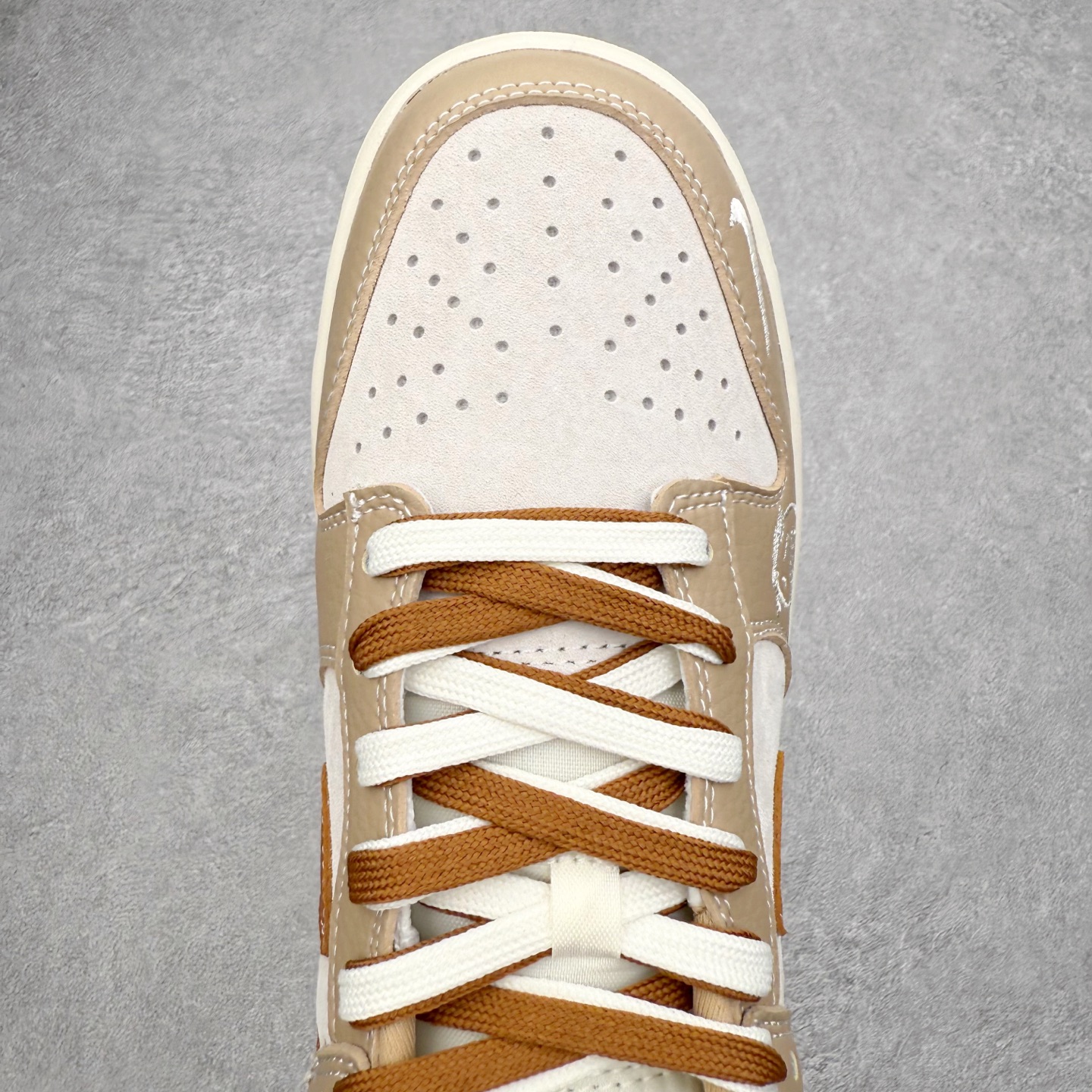 图片[4]-NK Dunk Low SG6688-005 定制系列天花板 无原鞋不开发 全系列得物原鞋一比一校对开发 配色持续更新中 终端对接 优势输出 全套原厂楦头原纸板数据档案倾力打造 原汁原味莞产 极致还原 圈内最强针车工艺 高端零售指定版 广东原厂配套原盒原标 鞋盒分三个尺码段 原厂冲刀 超高清洁度 全鞋零毛边皮料切割 采用原厂百宏鞋带以及原厂百宏织唛舌标 内标可供原厂几率过验 进口原装条纹中底布 四线拉帮白色点胶 原厂拉帮手法遵循公司 原厂电绣 极致还原 尺码：36 36.5 37.5 38 38.5 39 40 40.5 41 42 42.5 43 44 44.5 45 46-选品中心