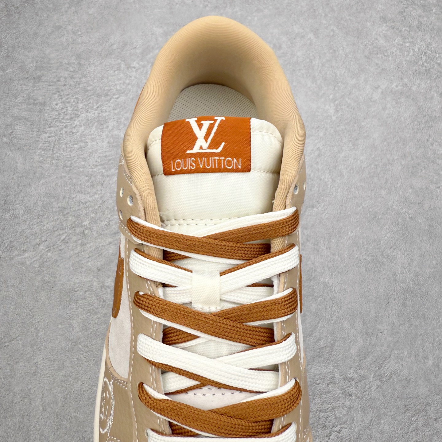 图片[5]-NK Dunk Low SG6688-005 定制系列天花板 无原鞋不开发 全系列得物原鞋一比一校对开发 配色持续更新中 终端对接 优势输出 全套原厂楦头原纸板数据档案倾力打造 原汁原味莞产 极致还原 圈内最强针车工艺 高端零售指定版 广东原厂配套原盒原标 鞋盒分三个尺码段 原厂冲刀 超高清洁度 全鞋零毛边皮料切割 采用原厂百宏鞋带以及原厂百宏织唛舌标 内标可供原厂几率过验 进口原装条纹中底布 四线拉帮白色点胶 原厂拉帮手法遵循公司 原厂电绣 极致还原 尺码：36 36.5 37.5 38 38.5 39 40 40.5 41 42 42.5 43 44 44.5 45 46-选品中心