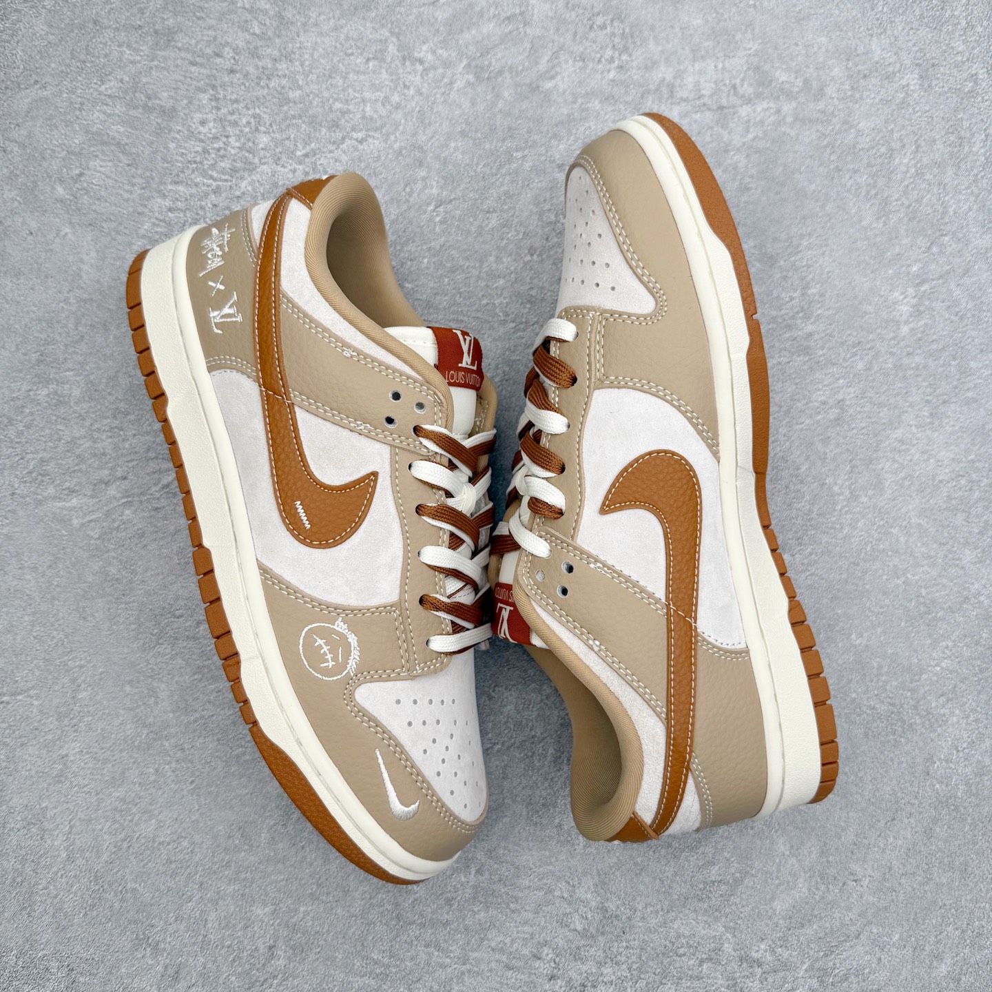 图片[3]-NK Dunk Low SG6688-005 定制系列天花板 无原鞋不开发 全系列得物原鞋一比一校对开发 配色持续更新中 终端对接 优势输出 全套原厂楦头原纸板数据档案倾力打造 原汁原味莞产 极致还原 圈内最强针车工艺 高端零售指定版 广东原厂配套原盒原标 鞋盒分三个尺码段 原厂冲刀 超高清洁度 全鞋零毛边皮料切割 采用原厂百宏鞋带以及原厂百宏织唛舌标 内标可供原厂几率过验 进口原装条纹中底布 四线拉帮白色点胶 原厂拉帮手法遵循公司 原厂电绣 极致还原 尺码：36 36.5 37.5 38 38.5 39 40 40.5 41 42 42.5 43 44 44.5 45 46-选品中心