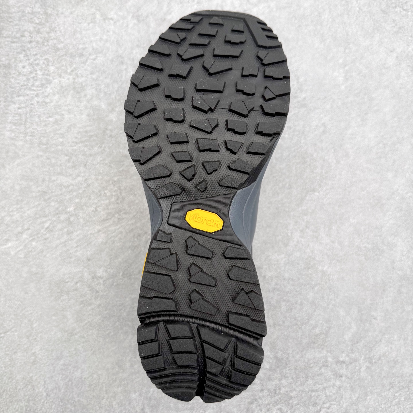 图片[9]-＃K版 KAILAS 凯乐石 界山户外运动舒适时尚防滑透气低帮登山徒步鞋 KAILAS凯乐石品牌是全球三大全系攀登品牌之一，于2003年创立于中国广州，致力于为有攀登梦想的户外运动员及爱好者，研发制造功能性专业装备，满足他们在极限环境下安全舒适的需求，凯乐石专注于科技面料的开发及专业功能设计，产品线覆盖登山、攀岩、徒步、越野跑山、露营、旅行等多项户外运动，通过运动员的测试反馈，不断进化迭代，产品荣获国内外大奖71座，发明专利21个，更突破性的自主研发攀登器械，打造出中国的攀登硬实力。实拍调校N版已经零色差零失真 百分百还原实物色彩所见即所得 不存在货不对板色差等低级问题 选购参考实物拍摄 不混卖不参货 只用心做好货严格选品 承诺混一赔十 尺码：36 36.5 37.5 38 38.5 39 40 40.5 41 42 42.5 43 44 44.5 45-选品中心