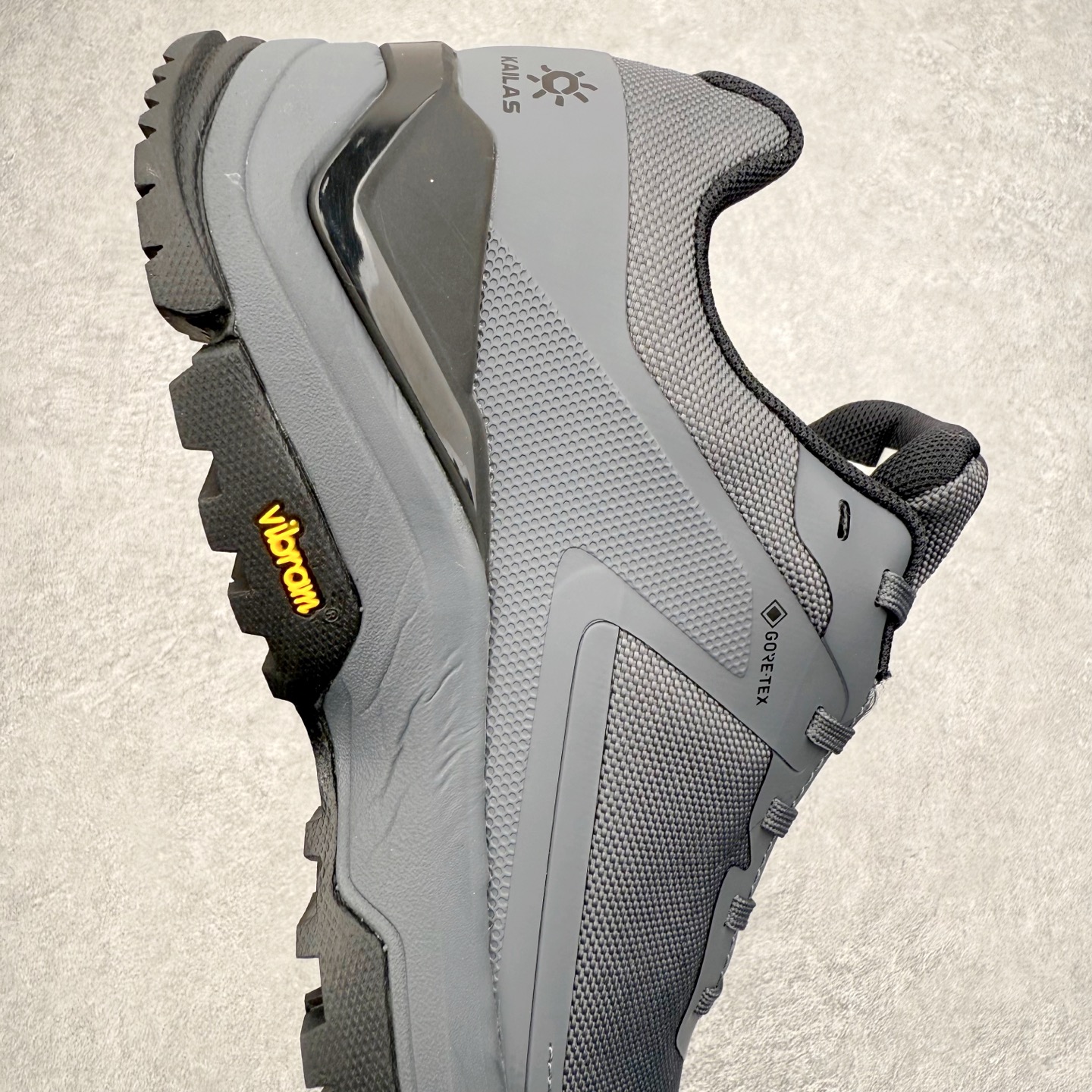 图片[6]-＃K版 KAILAS 凯乐石 界山户外运动舒适时尚防滑透气低帮登山徒步鞋 KAILAS凯乐石品牌是全球三大全系攀登品牌之一，于2003年创立于中国广州，致力于为有攀登梦想的户外运动员及爱好者，研发制造功能性专业装备，满足他们在极限环境下安全舒适的需求，凯乐石专注于科技面料的开发及专业功能设计，产品线覆盖登山、攀岩、徒步、越野跑山、露营、旅行等多项户外运动，通过运动员的测试反馈，不断进化迭代，产品荣获国内外大奖71座，发明专利21个，更突破性的自主研发攀登器械，打造出中国的攀登硬实力。实拍调校N版已经零色差零失真 百分百还原实物色彩所见即所得 不存在货不对板色差等低级问题 选购参考实物拍摄 不混卖不参货 只用心做好货严格选品 承诺混一赔十 尺码：36 36.5 37.5 38 38.5 39 40 40.5 41 42 42.5 43 44 44.5 45-选品中心