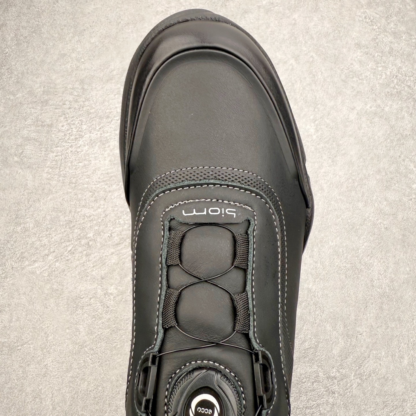 图片[4]-ECCO爱步跑步鞋百搭舒适 秋冬新款厚底休闲运动鞋男鞋 灵动系列 黄景瑜同款 品质牛皮鞋面，轻盈柔韧 具有良好的透气性 细腻柔软 简约系带设计 可自由调节松紧 贴合脚型 PU泡沫橡胶大底 抓地力强 具有良好的防滑耐磨性 时尚简约 休闲百搭 尺码：38 39 40 41 42 43 44 （皮鞋码）-选品中心