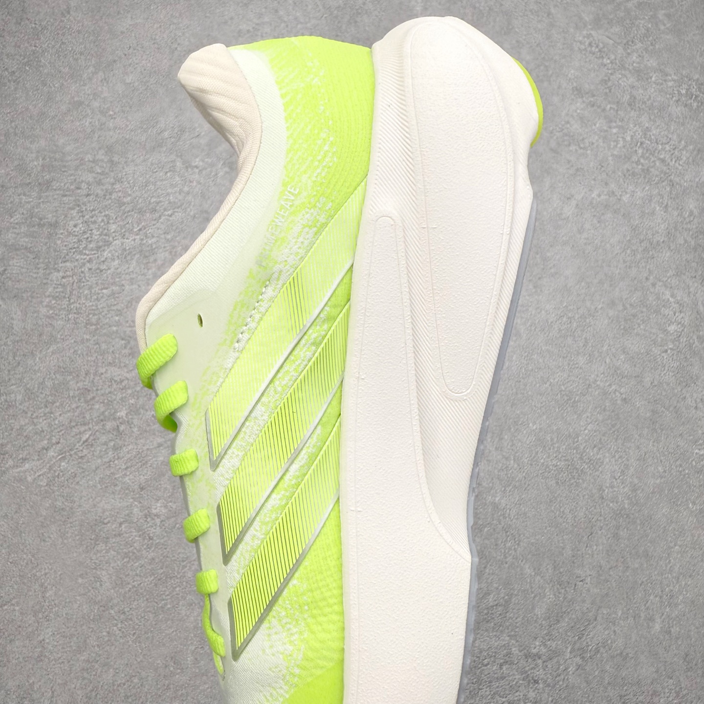 图片[7]-AD Adizero Adios Pro 4 马拉松竞速专业跑鞋 JR7275 CELERMESH针织网面非常轻薄 纤维间的缝隙很大 可以保证跑步时的透气、排汗效果 鞋舌直接与两侧的内衬和鞋底连接在一起 在跑步过程中不会被鞋舌的左右移动所困扰 在标准鞋带孔的基础上再拓宽一组鞋带孔 适合不同脚型的需求 突破性 EnergyRods 技术，有助于跑者实现更好的成绩 中底独特的LIGHTSTRIKE PRO泡棉材质 微弹感觉在跑步过程中给予了良好的支撑体验 对于顶级精英和高水平进阶跑者来说 ADIOS PRO是一双值得信赖的竞速比赛用鞋 尺码：36 36.5 37.5 38 38.5 39 40 40.5 41 42 42.5 43 44 44.5 45-选品中心