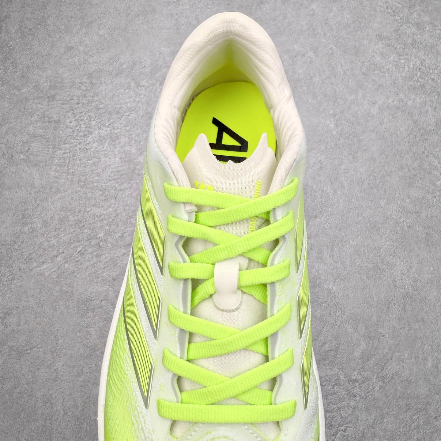 图片[5]-AD Adizero Adios Pro 4 马拉松竞速专业跑鞋 JR7275 CELERMESH针织网面非常轻薄 纤维间的缝隙很大 可以保证跑步时的透气、排汗效果 鞋舌直接与两侧的内衬和鞋底连接在一起 在跑步过程中不会被鞋舌的左右移动所困扰 在标准鞋带孔的基础上再拓宽一组鞋带孔 适合不同脚型的需求 突破性 EnergyRods 技术，有助于跑者实现更好的成绩 中底独特的LIGHTSTRIKE PRO泡棉材质 微弹感觉在跑步过程中给予了良好的支撑体验 对于顶级精英和高水平进阶跑者来说 ADIOS PRO是一双值得信赖的竞速比赛用鞋 尺码：36 36.5 37.5 38 38.5 39 40 40.5 41 42 42.5 43 44 44.5 45-选品中心