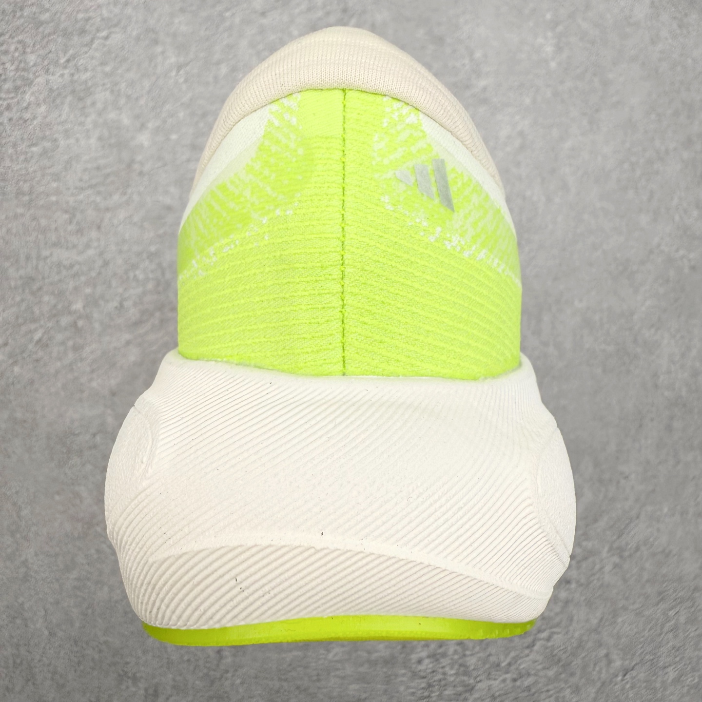 图片[8]-AD Adizero Adios Pro 4 马拉松竞速专业跑鞋 JR7275 CELERMESH针织网面非常轻薄 纤维间的缝隙很大 可以保证跑步时的透气、排汗效果 鞋舌直接与两侧的内衬和鞋底连接在一起 在跑步过程中不会被鞋舌的左右移动所困扰 在标准鞋带孔的基础上再拓宽一组鞋带孔 适合不同脚型的需求 突破性 EnergyRods 技术，有助于跑者实现更好的成绩 中底独特的LIGHTSTRIKE PRO泡棉材质 微弹感觉在跑步过程中给予了良好的支撑体验 对于顶级精英和高水平进阶跑者来说 ADIOS PRO是一双值得信赖的竞速比赛用鞋 尺码：36 36.5 37.5 38 38.5 39 40 40.5 41 42 42.5 43 44 44.5 45-选品中心