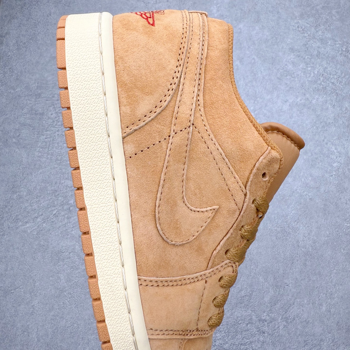 图片[6]-＃K版 Air Jordan AJ1 Low 低帮 HV4089-200 全新流水线出品 DT版本唯一平替选择 市场第二梯队最强版 全部原鞋开发 原楦原纸板开发 全鞋电脑针车 原厂内置全掌气垫 原盒内在原标 唯一Zp原版鞋带绑法 免检产品 全新2022版型 全头层皮料 完美零毛边处理 原厂配置全掌气垫 价格定位良心 几十个配色陆续出货 实拍调校N版已经零色差零失真 百分百还原实物色彩所见即所得 不存在货不对板色差等低级问题 选购参考实物拍摄 不混卖不参货 只用心做好货严格选品 承诺混一赔十 尺码：36 36.5 37.5 38 38.5 39 40 40.5 41 42 42.5 43 44 44.5 45-选品中心