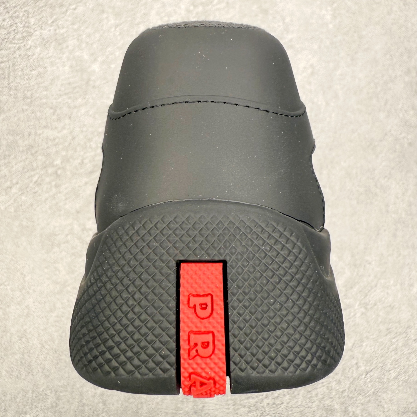 图片[8]-Prada America\’s Cup 普拉达 运动鞋经过重新设计 全新面料和颜色为它注入新的当代精神 这款航海风系带运动鞋 最初在上世纪90年代为LunaRossa船员设计 现在以彩色橡胶和Bike织物重新演绎 Prada LineaRossa徽标彰显经典态度 尺码：36 37 38 39 40 41 42 43 44 45 46 47-选品中心