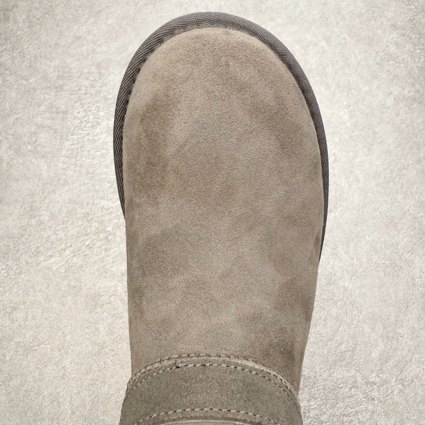 图片[4]-UGG 5971 秋冬羊皮毛一体雪地靴 全鞋采用ZP同厂 隆丰A级澳洲进口羊皮毛一体 品牌代工厂生产线 完全遵循ZP工艺流程 代工厂原厂版师 秉承无原鞋不开发选择 注重每一处细节 市面最正版型 TREADLITE\\\”轻翼\\\”科技外底 轻便/耐用/柔韧/桩型【售后郑重承诺】一个月内若出现重大脱胶/断底等质量问题 直接为您换新！尺码：35 36 37 38 39 40-选品中心