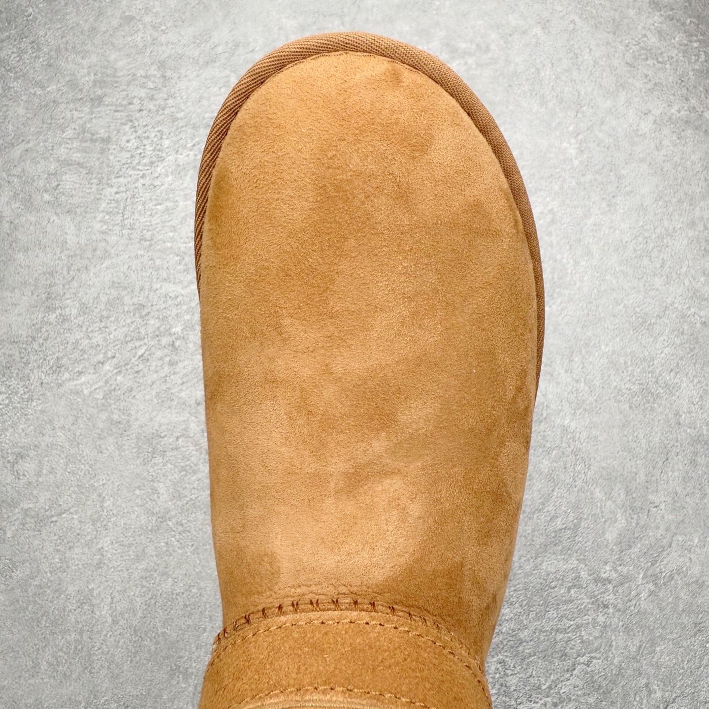 图片[4]-UGG 5971 秋冬羊皮毛一体雪地靴 全鞋采用ZP同厂 隆丰A级澳洲进口羊皮毛一体 品牌代工厂生产线 完全遵循ZP工艺流程 代工厂原厂版师 秉承无原鞋不开发选择 注重每一处细节 市面最正版型 TREADLITE\\\”轻翼\\\”科技外底 轻便/耐用/柔韧/桩型【售后郑重承诺】一个月内若出现重大脱胶/断底等质量问题 直接为您换新！尺码：35 36 37 38 39 40-选品中心