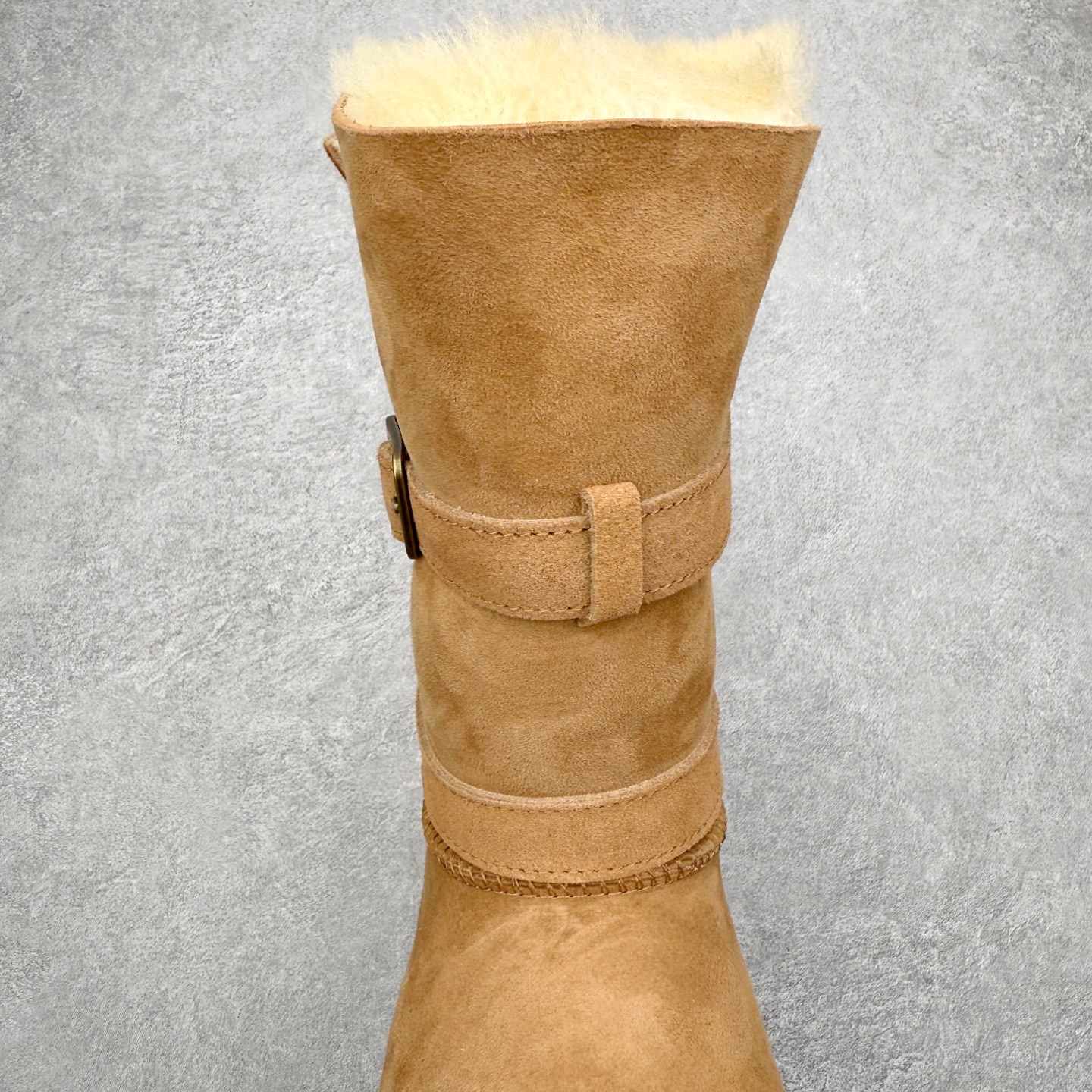 图片[5]-UGG 5971 秋冬羊皮毛一体雪地靴 全鞋采用ZP同厂 隆丰A级澳洲进口羊皮毛一体 品牌代工厂生产线 完全遵循ZP工艺流程 代工厂原厂版师 秉承无原鞋不开发选择 注重每一处细节 市面最正版型 TREADLITE\\\”轻翼\\\”科技外底 轻便/耐用/柔韧/桩型【售后郑重承诺】一个月内若出现重大脱胶/断底等质量问题 直接为您换新！尺码：35 36 37 38 39 40-选品中心