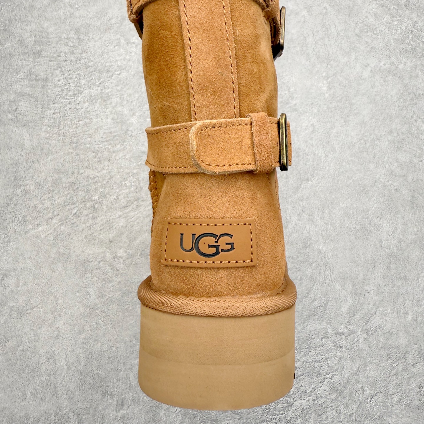 图片[8]-UGG 5971 秋冬羊皮毛一体雪地靴 全鞋采用ZP同厂 隆丰A级澳洲进口羊皮毛一体 品牌代工厂生产线 完全遵循ZP工艺流程 代工厂原厂版师 秉承无原鞋不开发选择 注重每一处细节 市面最正版型 TREADLITE\\\”轻翼\\\”科技外底 轻便/耐用/柔韧/桩型【售后郑重承诺】一个月内若出现重大脱胶/断底等质量问题 直接为您换新！尺码：35 36 37 38 39 40-选品中心