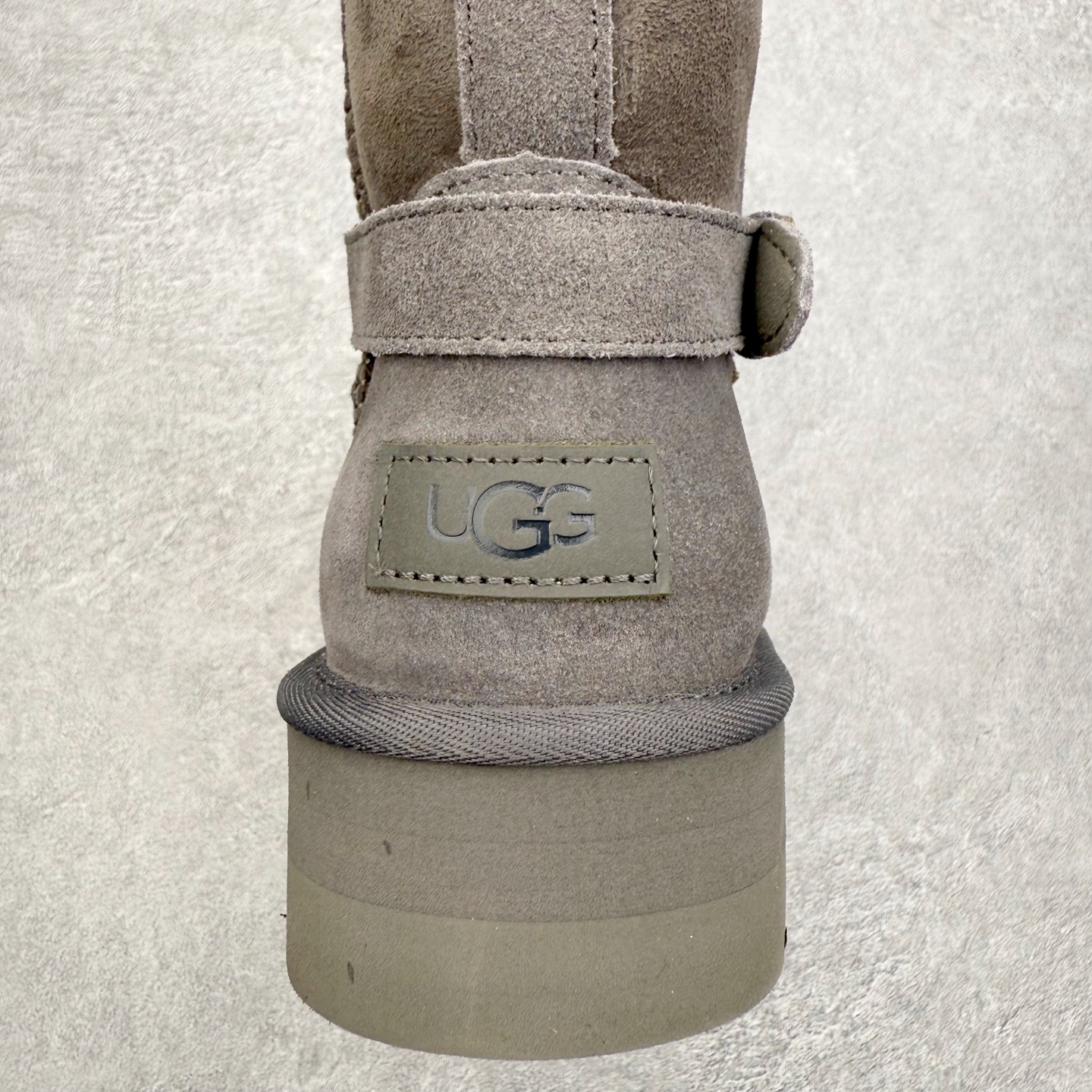 图片[8]-UGG 5971 秋冬羊皮毛一体雪地靴 全鞋采用ZP同厂 隆丰A级澳洲进口羊皮毛一体 品牌代工厂生产线 完全遵循ZP工艺流程 代工厂原厂版师 秉承无原鞋不开发选择 注重每一处细节 市面最正版型 TREADLITE\\\”轻翼\\\”科技外底 轻便/耐用/柔韧/桩型【售后郑重承诺】一个月内若出现重大脱胶/断底等质量问题 直接为您换新！尺码：35 36 37 38 39 40-选品中心