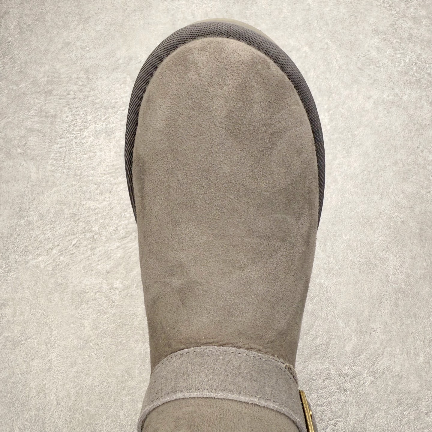 图片[4]-UGG 5971 秋冬羊皮毛一体雪地靴 全鞋采用ZP同厂 隆丰A级澳洲进口羊皮毛一体 品牌代工厂生产线 完全遵循ZP工艺流程 代工厂原厂版师 秉承无原鞋不开发选择 注重每一处细节 市面最正版型 TREADLITE\\\”轻翼\\\”科技外底 轻便/耐用/柔韧/桩型【售后郑重承诺】一个月内若出现重大脱胶/断底等质量问题 直接为您换新！尺码：35 36 37 38 39 40-选品中心