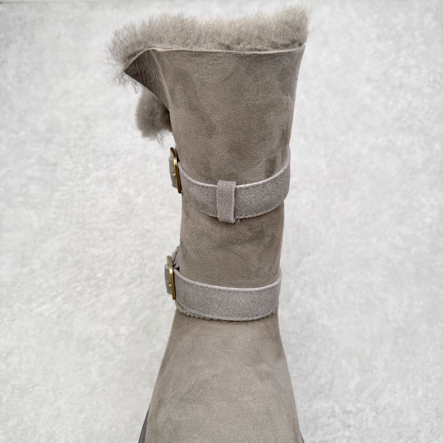 图片[5]-UGG 5971 秋冬羊皮毛一体雪地靴 全鞋采用ZP同厂 隆丰A级澳洲进口羊皮毛一体 品牌代工厂生产线 完全遵循ZP工艺流程 代工厂原厂版师 秉承无原鞋不开发选择 注重每一处细节 市面最正版型 TREADLITE\\\”轻翼\\\”科技外底 轻便/耐用/柔韧/桩型【售后郑重承诺】一个月内若出现重大脱胶/断底等质量问题 直接为您换新！尺码：35 36 37 38 39 40-选品中心