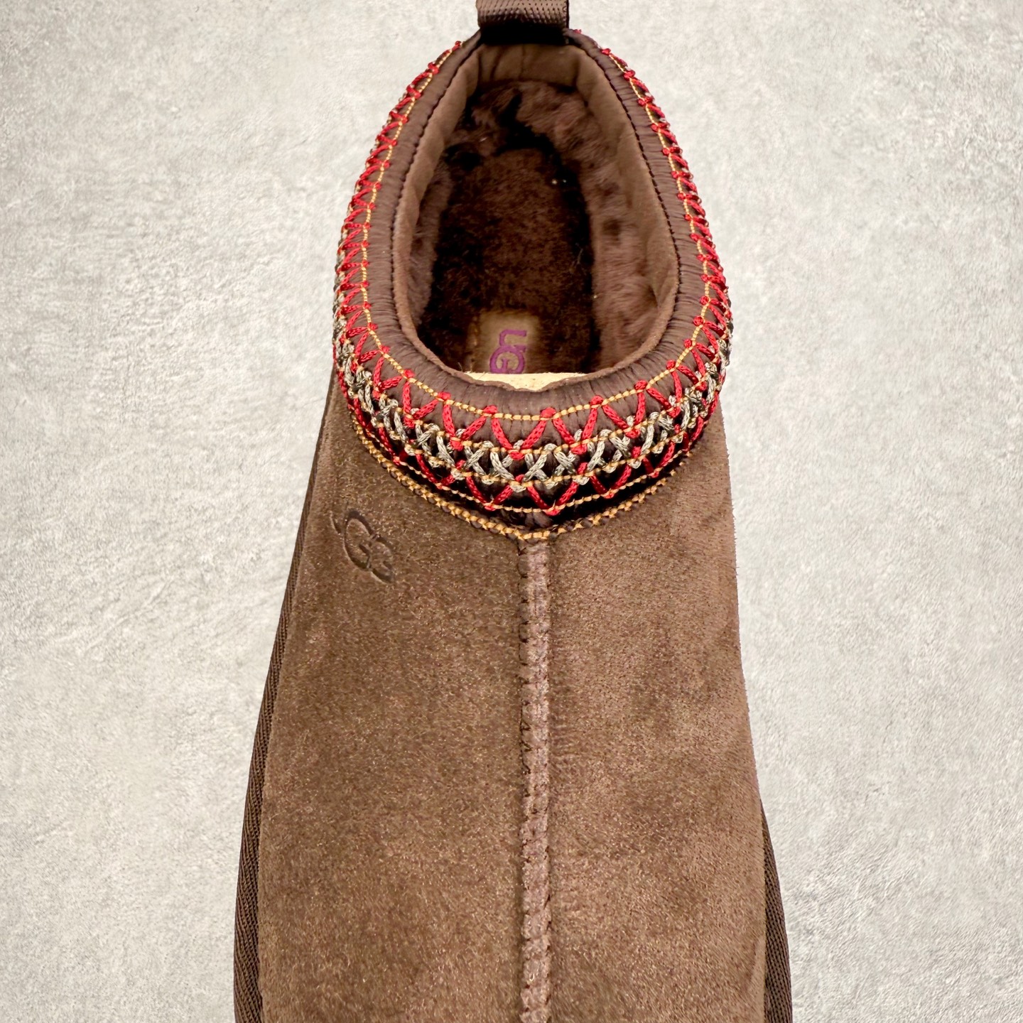 图片[5]-UGG 4471 秋冬羊皮毛一体雪地靴 全鞋采用ZP同厂 隆丰A级澳洲进口羊皮毛一体 品牌代工厂生产线 完全遵循ZP工艺流程 代工厂原厂版师 秉承无原鞋不开发选择 注重每一处细节 市面最正版型 TREADLITE\\\”轻翼\\\”科技外底 轻便/耐用/柔韧/桩型【售后郑重承诺】一个月内若出现重大脱胶/断底等质量问题 直接为您换新！尺码：35 36 37 38 39 40-选品中心