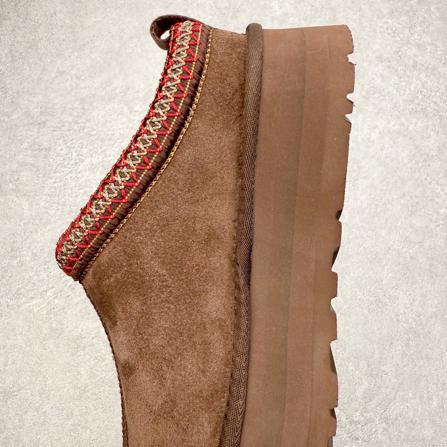 图片[7]-UGG 4471 秋冬羊皮毛一体雪地靴 全鞋采用ZP同厂 隆丰A级澳洲进口羊皮毛一体 品牌代工厂生产线 完全遵循ZP工艺流程 代工厂原厂版师 秉承无原鞋不开发选择 注重每一处细节 市面最正版型 TREADLITE\\\”轻翼\\\”科技外底 轻便/耐用/柔韧/桩型【售后郑重承诺】一个月内若出现重大脱胶/断底等质量问题 直接为您换新！尺码：35 36 37 38 39 40-选品中心