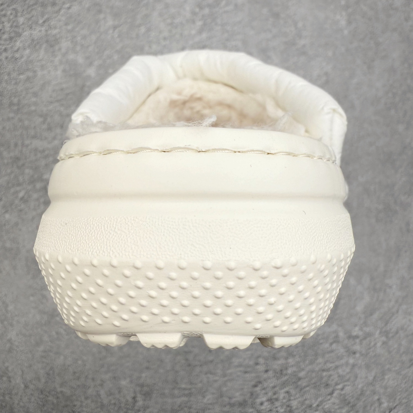 图片[8]-＃DG莞产 Crocs Baya Clog 卡骆驰经典贝雅简约休闲沙滩洞洞拖鞋凉鞋秋冬加绒款 透明防水袋包装 注意配件需单独购买 超轻Croslite专利材料打造 鞋面更加耐用易清洗 该鞋款轻盈舒适 2002年 经典克骆格诞生 秉承外形简单 穿着舒适的初衷 不断为消费者带来舒适的穿着体验 穿出“趣”味 鞋面洞洞可搭彰显个性的智必星 一鞋两穿 可调节式后跟带增添鞋身的稳固性能 放前面变成愜意舒适的凉拖 放后面行走跑跳更加稳妥 Croslite ™材料 封闭式细胞树脂 能够在体温作用下自动变形以适应脚部形状 涉水性优秀的同时易于清洁 抓地力强 不易打滑 Crocs的核心理念：轻便 灵活 全方位的舒适感 同步官方尺码：M4（36-37） M5（37-38）M6（38-39）M7（39-40）M8（41-42）M9（42-43）M10（43-44）M11（45-46）-选品中心