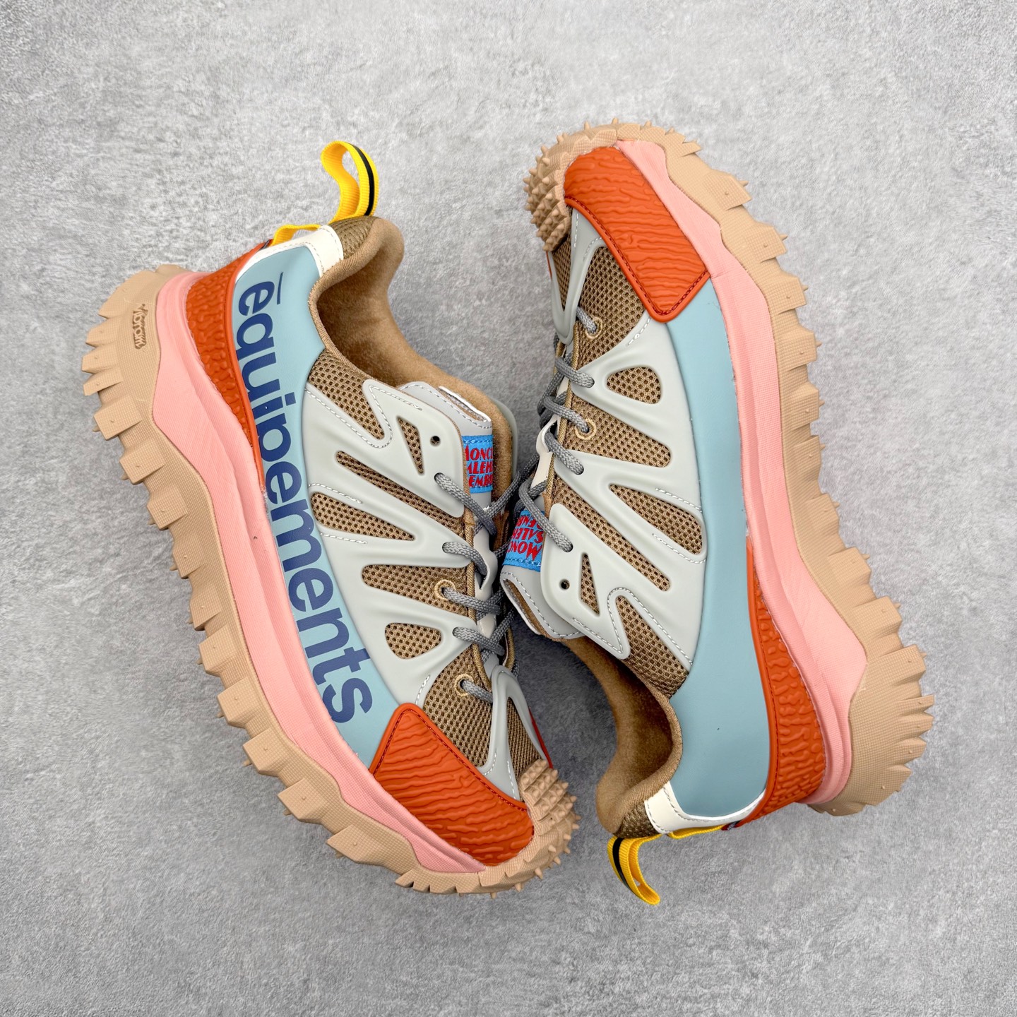 图片[3]-Moncler Trailgrip Gore-Tex 蒙口越野旅行系列低帮厚底轻量户外登山运动鞋 盟可睐MONCLER TRAILGRIP 鞋履新季系列 前卫设计碰撞实用科技 轻盈面料无惧炎热夏季 Trailgrip运动鞋作为盟可睐Moncler的秋冬新作横空出世 融蕴品牌山地基因 运用科技前沿技术 征服野外复杂地形 醒目的胎纹设计搭配弧形橡胶鞋头 确保经久耐穿 为山野探险与都市畅游提供高效防护 Trailgrip 2023春夏系列将在既有的实用性基础之上 推出全新配色 并采用更轻材质 尺码：35 36 37 38 39 40 41 42 43 44 45 46-选品中心