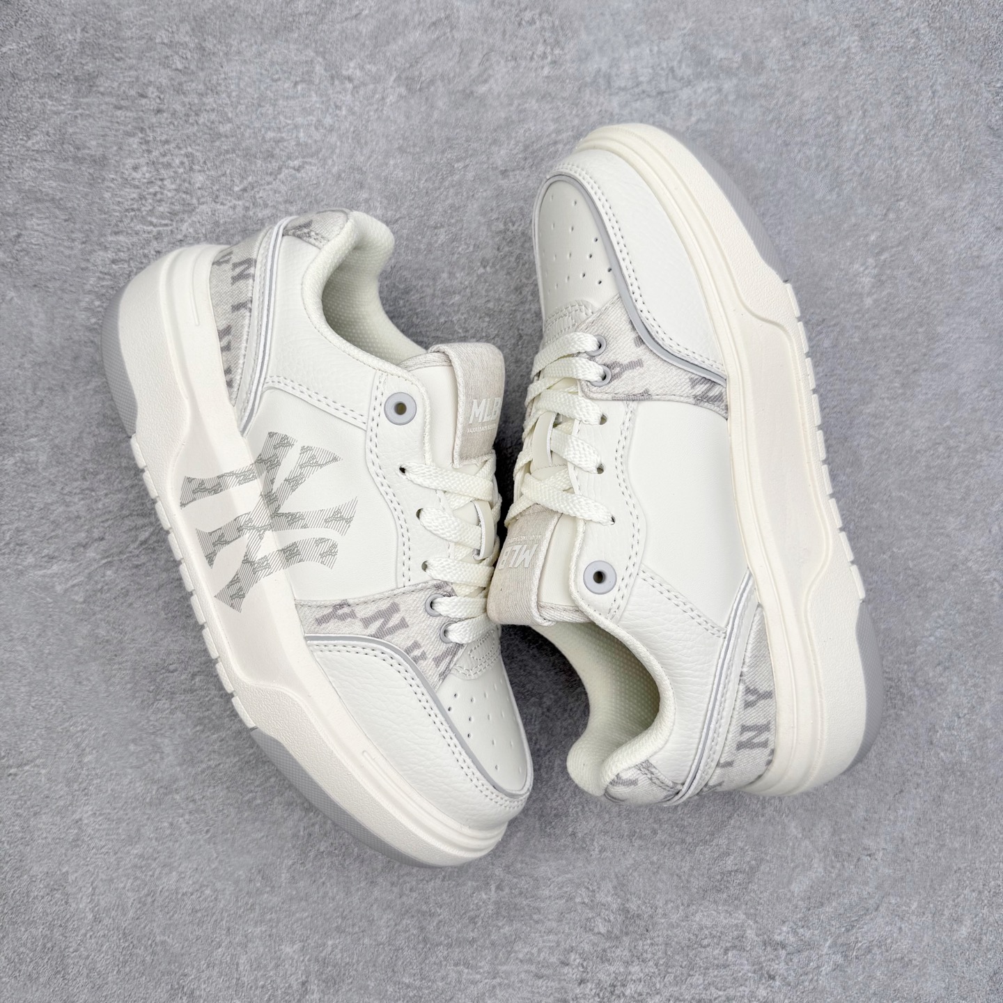 图片[3]-MLB Chunky Liner Basic 复古印花学长鞋系列低帮轻量增高厚底百搭休闲运动慢跑鞋板鞋 Korea韩国联名NY美国榄球纽约洋基队限定 韩国代购专供 全套原楦原纸板原厂数据开发 正确中底拉帮中底网布细节 平台代购专供 左脚内置芯片 韩国代购吊牌标贴 独家一比一RB+MD组合大底 高频后跟小人Logo精准对位立体饱满 正确网布加超迁鞋面 转印中底走线紧密 转印Logo工艺表层防刮不掉色 尺码：35 36 36.5 37.5 38 38.5 39 40 40.5 41 42 42.5 43 44 45-选品中心