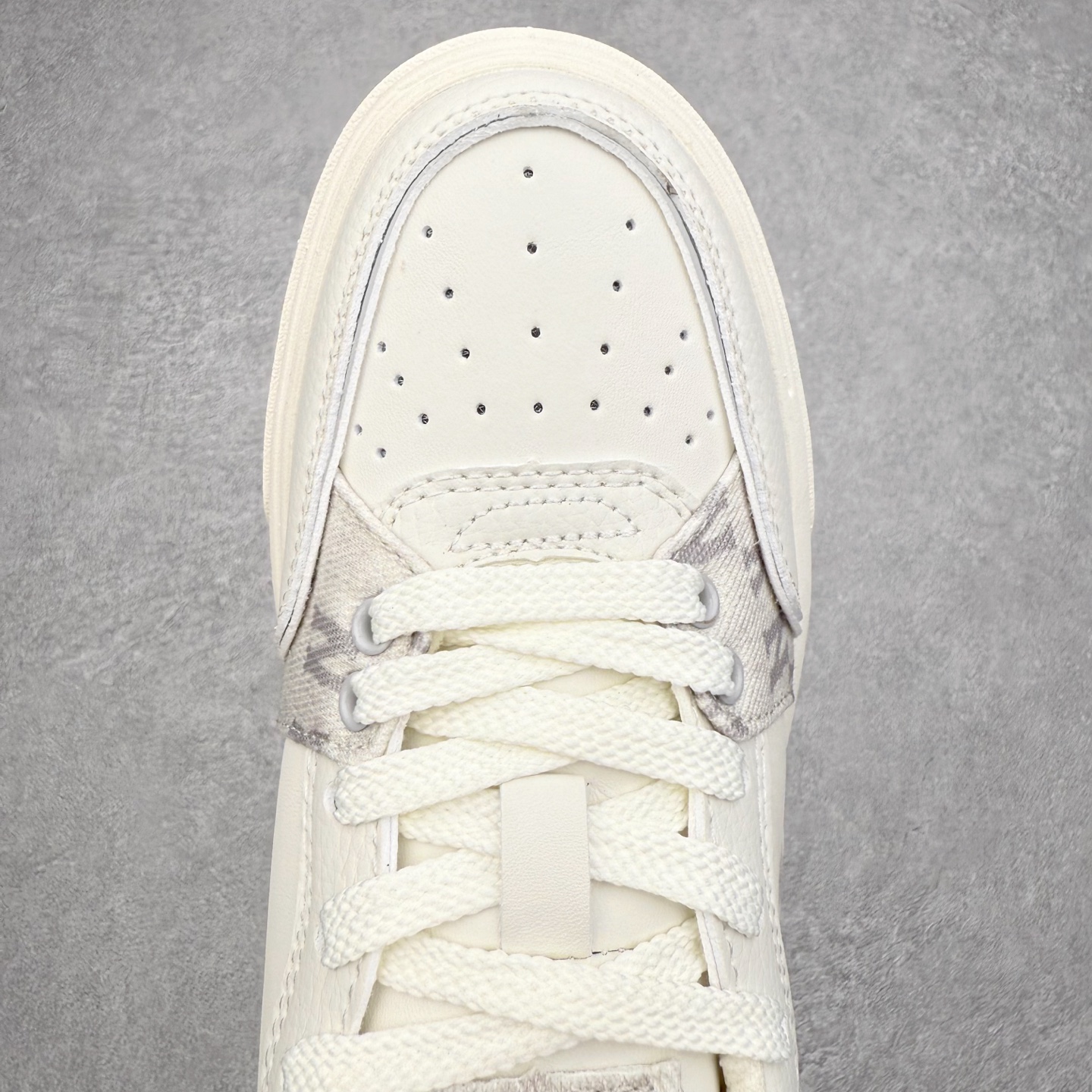 图片[4]-MLB Chunky Liner Basic 复古印花学长鞋系列低帮轻量增高厚底百搭休闲运动慢跑鞋板鞋 Korea韩国联名NY美国榄球纽约洋基队限定 韩国代购专供 全套原楦原纸板原厂数据开发 正确中底拉帮中底网布细节 平台代购专供 左脚内置芯片 韩国代购吊牌标贴 独家一比一RB+MD组合大底 高频后跟小人Logo精准对位立体饱满 正确网布加超迁鞋面 转印中底走线紧密 转印Logo工艺表层防刮不掉色 尺码：35 36 36.5 37.5 38 38.5 39 40 40.5 41 42 42.5 43 44 45-选品中心