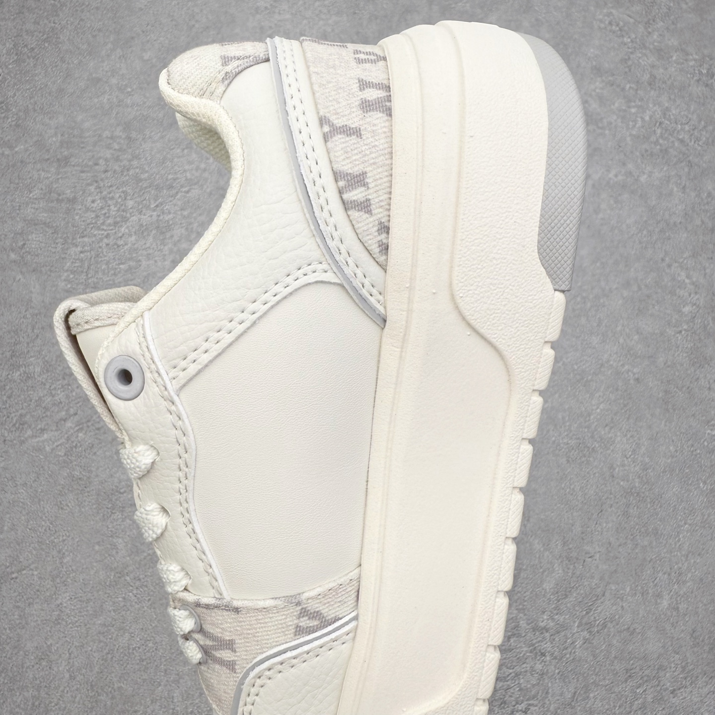 图片[7]-MLB Chunky Liner Basic 复古印花学长鞋系列低帮轻量增高厚底百搭休闲运动慢跑鞋板鞋 Korea韩国联名NY美国榄球纽约洋基队限定 韩国代购专供 全套原楦原纸板原厂数据开发 正确中底拉帮中底网布细节 平台代购专供 左脚内置芯片 韩国代购吊牌标贴 独家一比一RB+MD组合大底 高频后跟小人Logo精准对位立体饱满 正确网布加超迁鞋面 转印中底走线紧密 转印Logo工艺表层防刮不掉色 尺码：35 36 36.5 37.5 38 38.5 39 40 40.5 41 42 42.5 43 44 45-选品中心