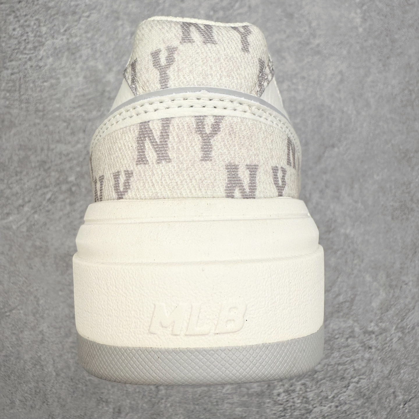 图片[8]-MLB Chunky Liner Basic 复古印花学长鞋系列低帮轻量增高厚底百搭休闲运动慢跑鞋板鞋 Korea韩国联名NY美国榄球纽约洋基队限定 韩国代购专供 全套原楦原纸板原厂数据开发 正确中底拉帮中底网布细节 平台代购专供 左脚内置芯片 韩国代购吊牌标贴 独家一比一RB+MD组合大底 高频后跟小人Logo精准对位立体饱满 正确网布加超迁鞋面 转印中底走线紧密 转印Logo工艺表层防刮不掉色 尺码：35 36 36.5 37.5 38 38.5 39 40 40.5 41 42 42.5 43 44 45-选品中心