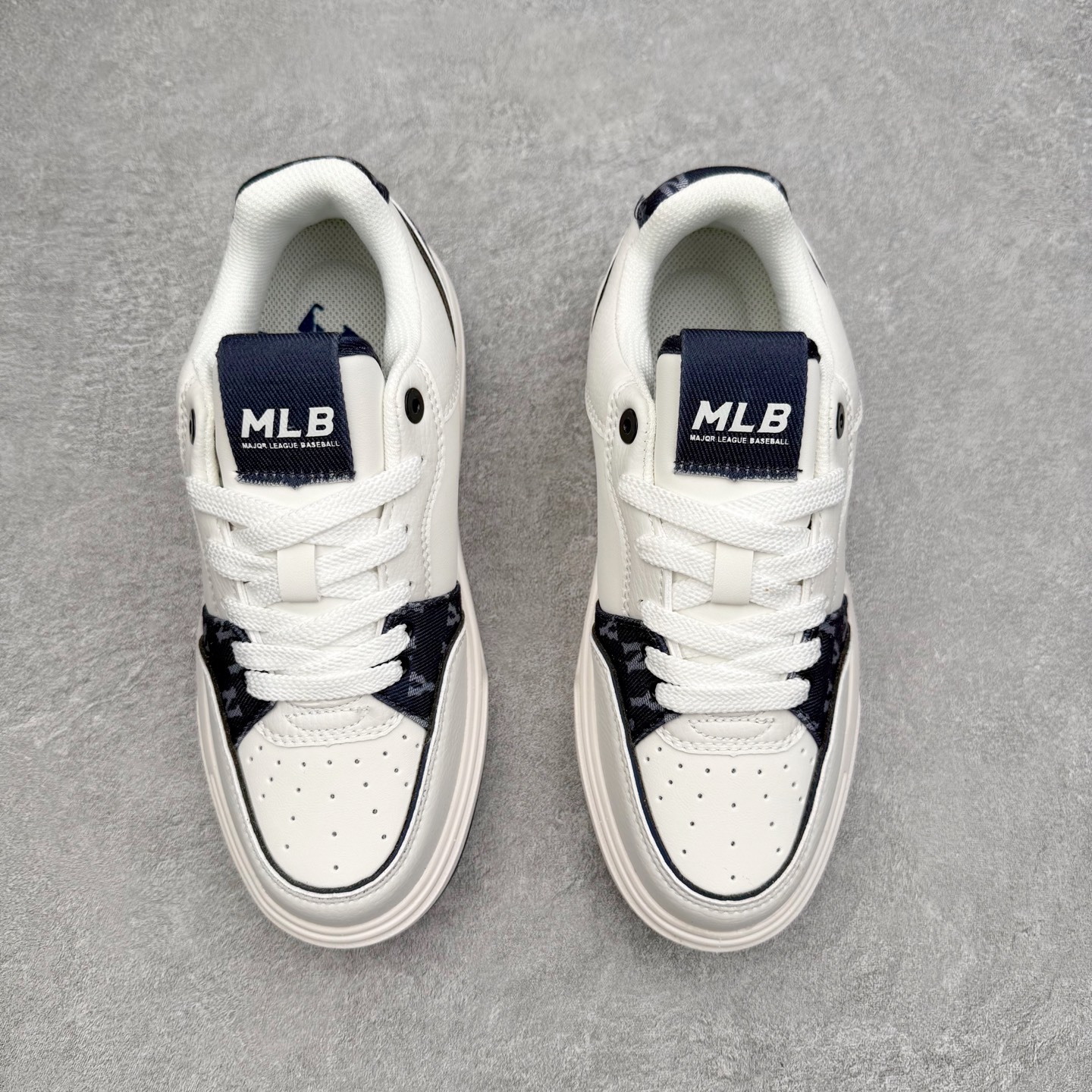 图片[2]-MLB Chunky Liner Basic 复古印花学长鞋系列低帮轻量增高厚底百搭休闲运动慢跑鞋板鞋 Korea韩国联名NY美国榄球纽约洋基队限定 韩国代购专供 全套原楦原纸板原厂数据开发 正确中底拉帮中底网布细节 平台代购专供 左脚内置芯片 韩国代购吊牌标贴 独家一比一RB+MD组合大底 高频后跟小人Logo精准对位立体饱满 正确网布加超迁鞋面 转印中底走线紧密 转印Logo工艺表层防刮不掉色 尺码：35 36 36.5 37.5 38 38.5 39 40 40.5 41 42 42.5 43 44 45-选品中心