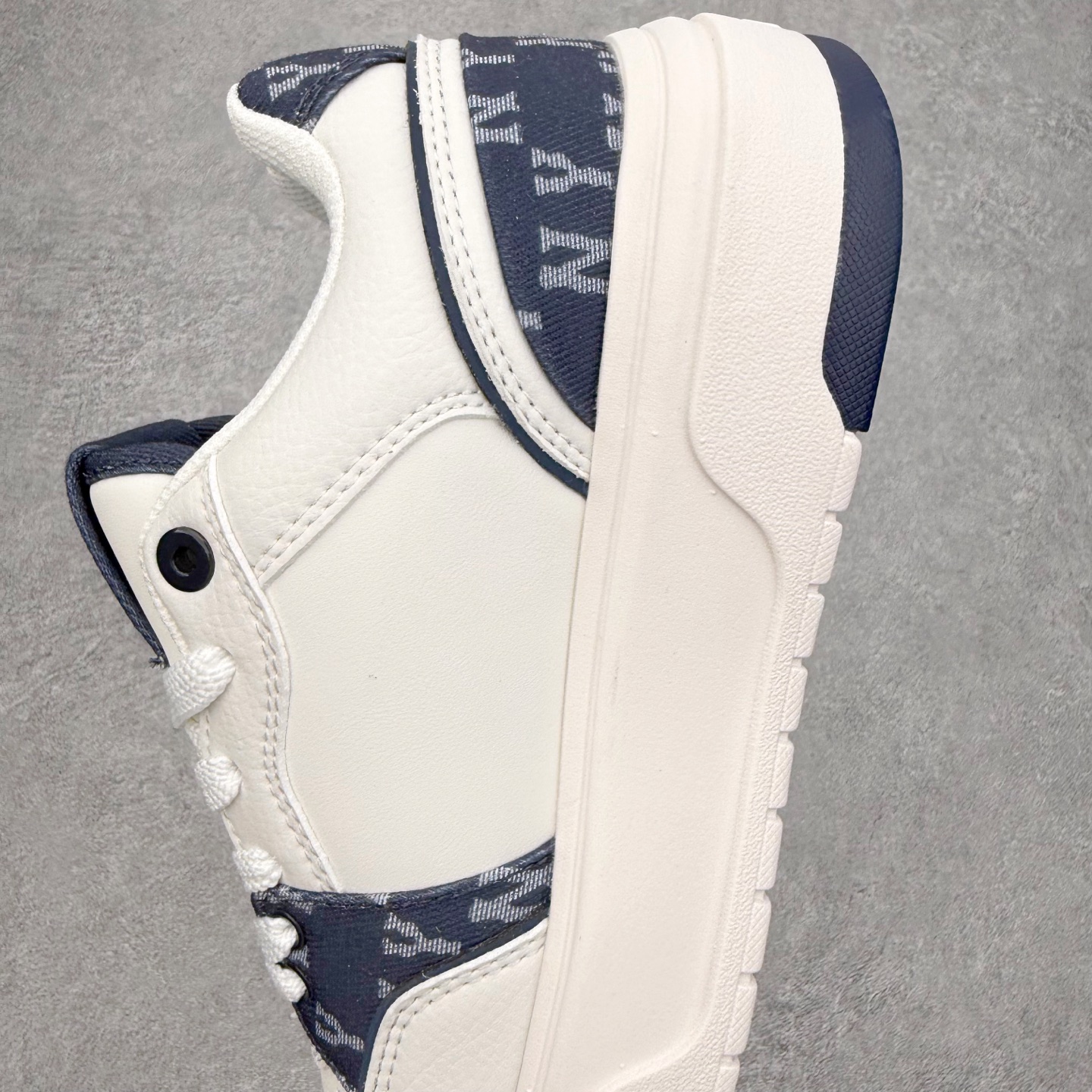 图片[7]-MLB Chunky Liner Basic 复古印花学长鞋系列低帮轻量增高厚底百搭休闲运动慢跑鞋板鞋 Korea韩国联名NY美国榄球纽约洋基队限定 韩国代购专供 全套原楦原纸板原厂数据开发 正确中底拉帮中底网布细节 平台代购专供 左脚内置芯片 韩国代购吊牌标贴 独家一比一RB+MD组合大底 高频后跟小人Logo精准对位立体饱满 正确网布加超迁鞋面 转印中底走线紧密 转印Logo工艺表层防刮不掉色 尺码：35 36 36.5 37.5 38 38.5 39 40 40.5 41 42 42.5 43 44 45-选品中心