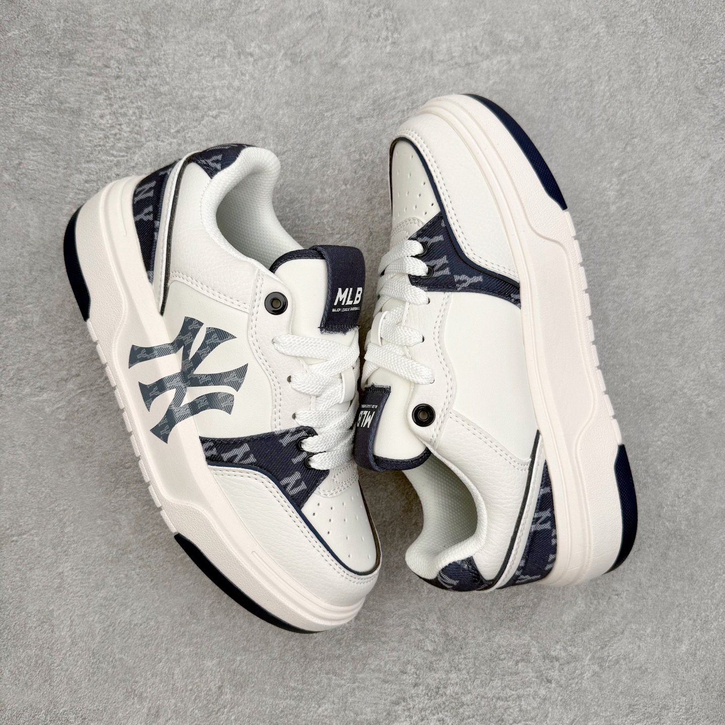 图片[3]-MLB Chunky Liner Basic 复古印花学长鞋系列低帮轻量增高厚底百搭休闲运动慢跑鞋板鞋 Korea韩国联名NY美国榄球纽约洋基队限定 韩国代购专供 全套原楦原纸板原厂数据开发 正确中底拉帮中底网布细节 平台代购专供 左脚内置芯片 韩国代购吊牌标贴 独家一比一RB+MD组合大底 高频后跟小人Logo精准对位立体饱满 正确网布加超迁鞋面 转印中底走线紧密 转印Logo工艺表层防刮不掉色 尺码：35 36 36.5 37.5 38 38.5 39 40 40.5 41 42 42.5 43 44 45-选品中心