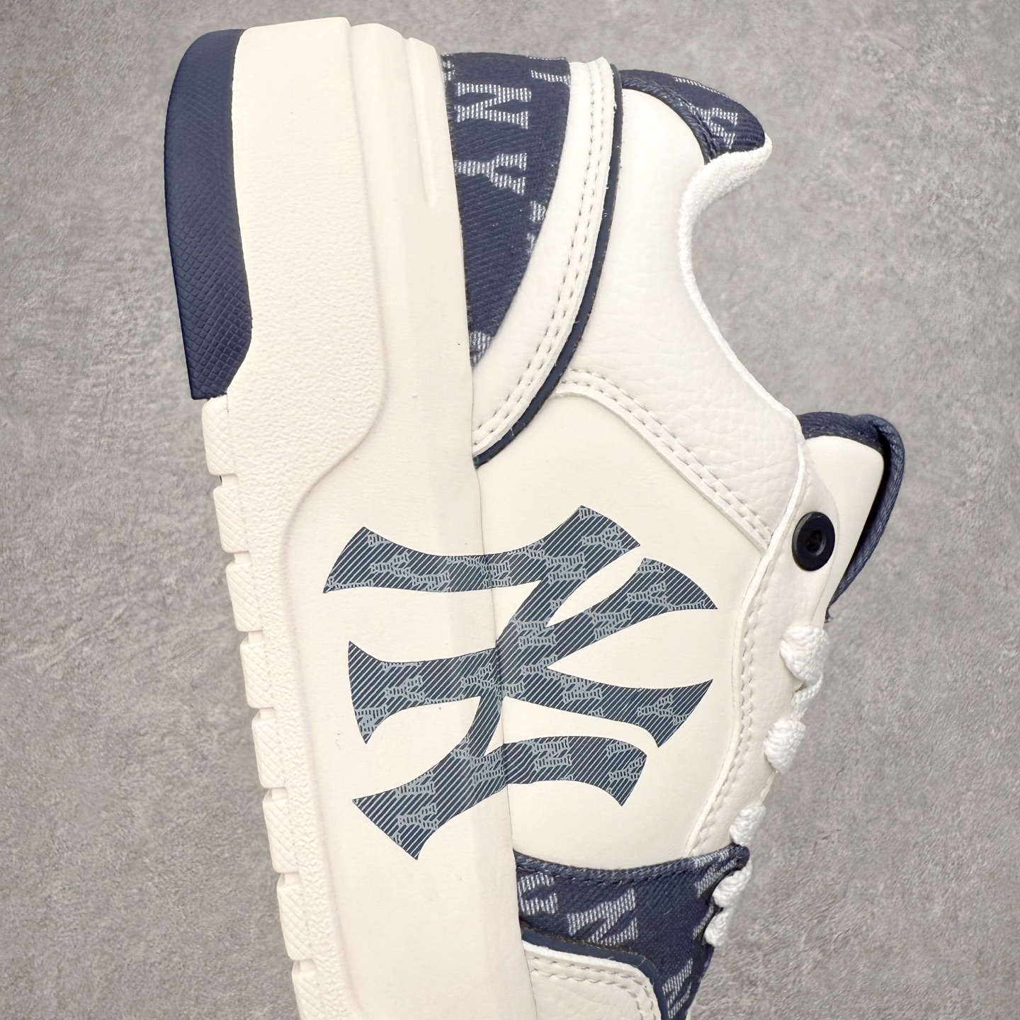 图片[6]-MLB Chunky Liner Basic 复古印花学长鞋系列低帮轻量增高厚底百搭休闲运动慢跑鞋板鞋 Korea韩国联名NY美国榄球纽约洋基队限定 韩国代购专供 全套原楦原纸板原厂数据开发 正确中底拉帮中底网布细节 平台代购专供 左脚内置芯片 韩国代购吊牌标贴 独家一比一RB+MD组合大底 高频后跟小人Logo精准对位立体饱满 正确网布加超迁鞋面 转印中底走线紧密 转印Logo工艺表层防刮不掉色 尺码：35 36 36.5 37.5 38 38.5 39 40 40.5 41 42 42.5 43 44 45-选品中心