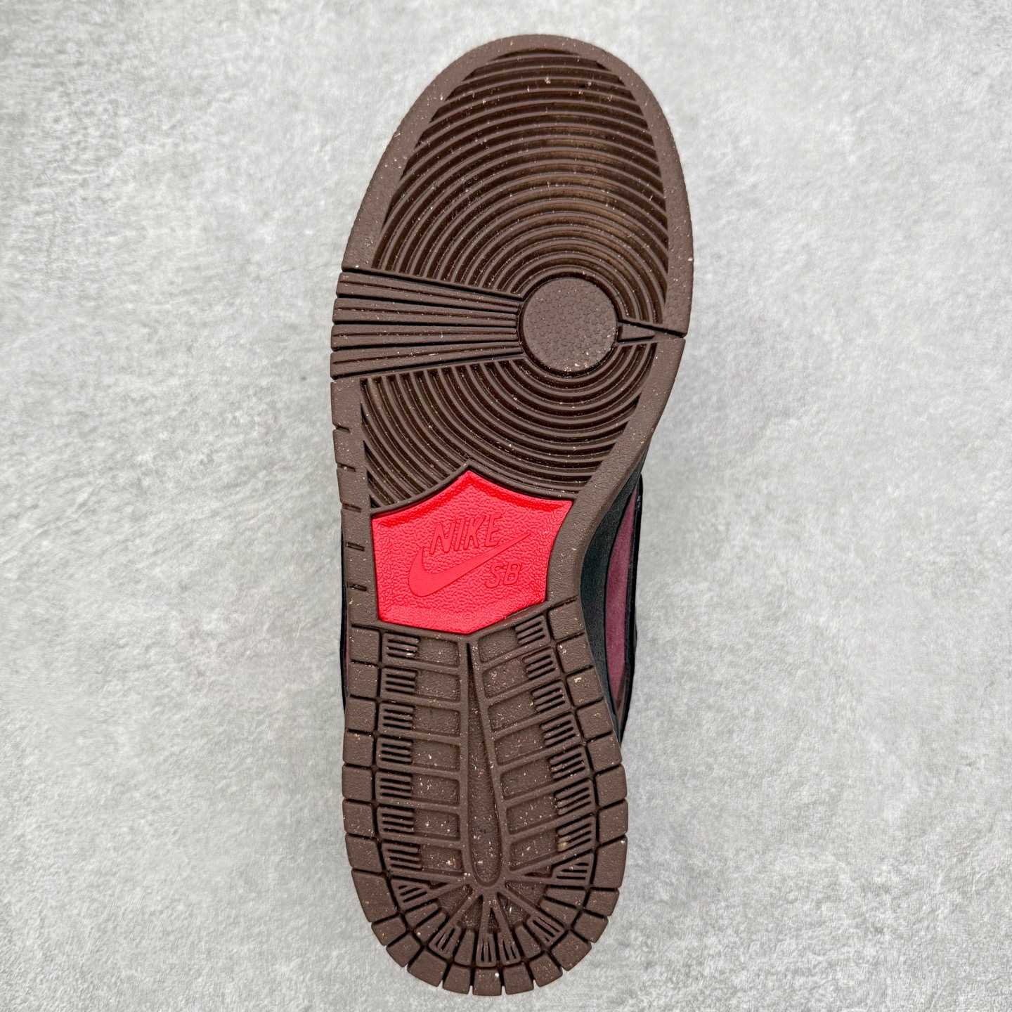 图片[9]-＃F版 NK SB Dunk Low FN0619-600 极限压缩利润空间 超乎所想的高性价比 用料绝不含糊 原盒原配 正确耐磨橡胶大底 超高清洁度 全鞋零毛边皮料切割 全套原楦原模倾力打造完美版型 尺码：36 36.5 37.5 38 38.5 39 40 40.5 41 42 42.5 43 44 44.5 45 46 47.5-选品中心