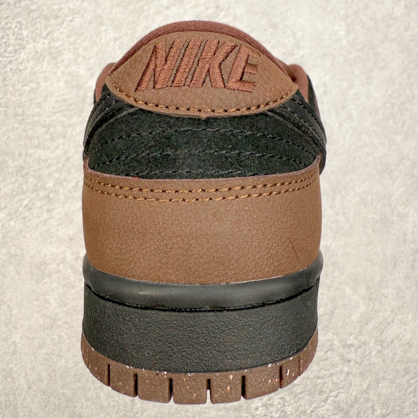 图片[8]-＃F版 NK SB Dunk Low FN0619-600 极限压缩利润空间 超乎所想的高性价比 用料绝不含糊 原盒原配 正确耐磨橡胶大底 超高清洁度 全鞋零毛边皮料切割 全套原楦原模倾力打造完美版型 尺码：36 36.5 37.5 38 38.5 39 40 40.5 41 42 42.5 43 44 44.5 45 46 47.5-选品中心