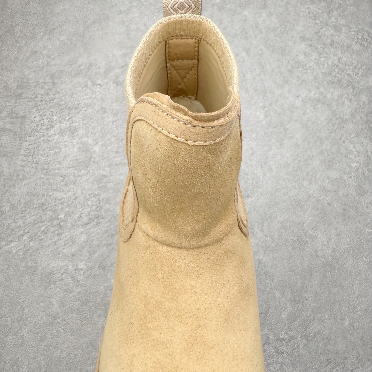 图片[5]-UGG 3258 秋冬羊皮毛一体雪地靴 全鞋采用ZP同厂 隆丰A级澳洲进口羊皮毛一体 品牌代工厂生产线 完全遵循ZP工艺流程 代工厂原厂版师 秉承无原鞋不开发选择 注重每一处细节 市面最正版型 TREADLITE\\\”轻翼\\\”科技外底 轻便/耐用/柔韧/桩型【售后郑重承诺】一个月内若出现重大脱胶/断底等质量问题 直接为您换新！尺码：35 36 37 38 39 40-选品中心